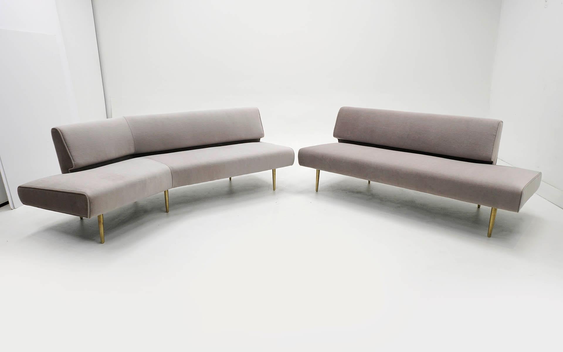 Zweiteiliges Dunbar-Sofa von Edward Wormley:: armlos:: Messingbeine:: Modelle 4756 & 4828 (Mitte des 20. Jahrhunderts)