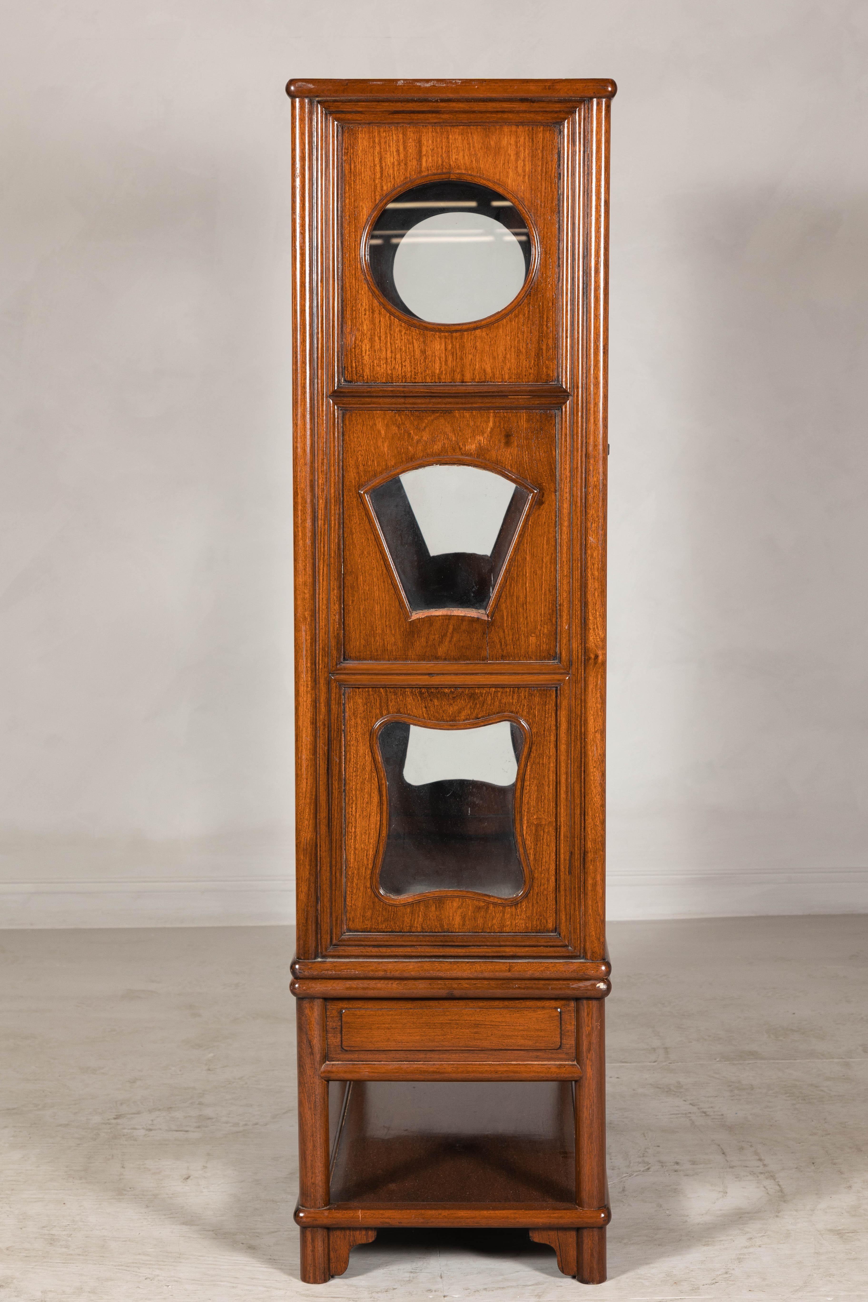 Vitrina de dos piezas de madera dura con paneles de cristal recortados en venta 5