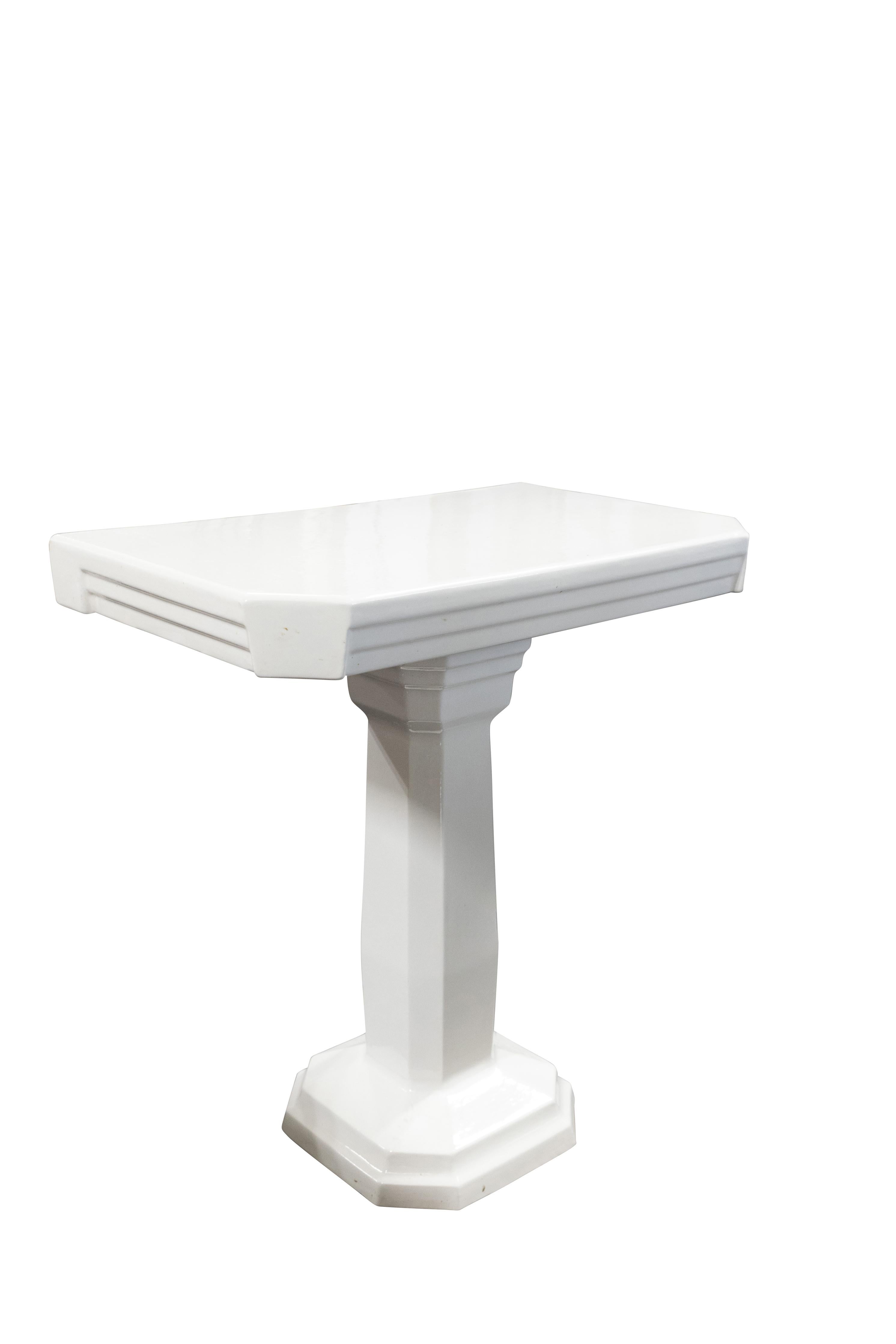 Two-Piece Porcelain Shaving/ Make-Up Table (Französisch) im Angebot