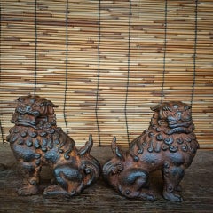 Deux pièces assorties, statues de lions en fer antique asiatique
