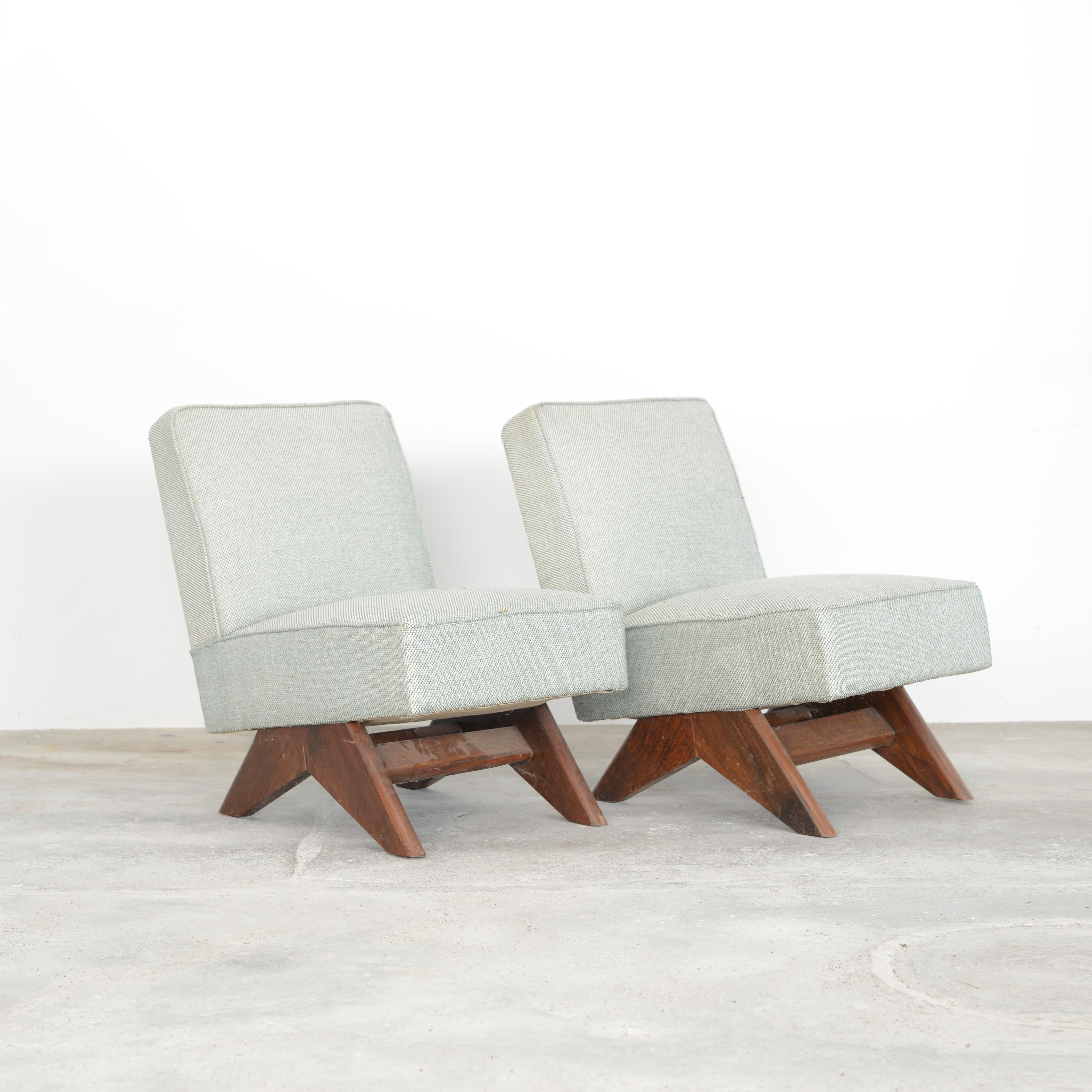 Zwei Pierre Jeanneret-Sofastühle / Authentische Mid-Century-Modern-Stühle, Chandigarh (Rindsleder) im Angebot