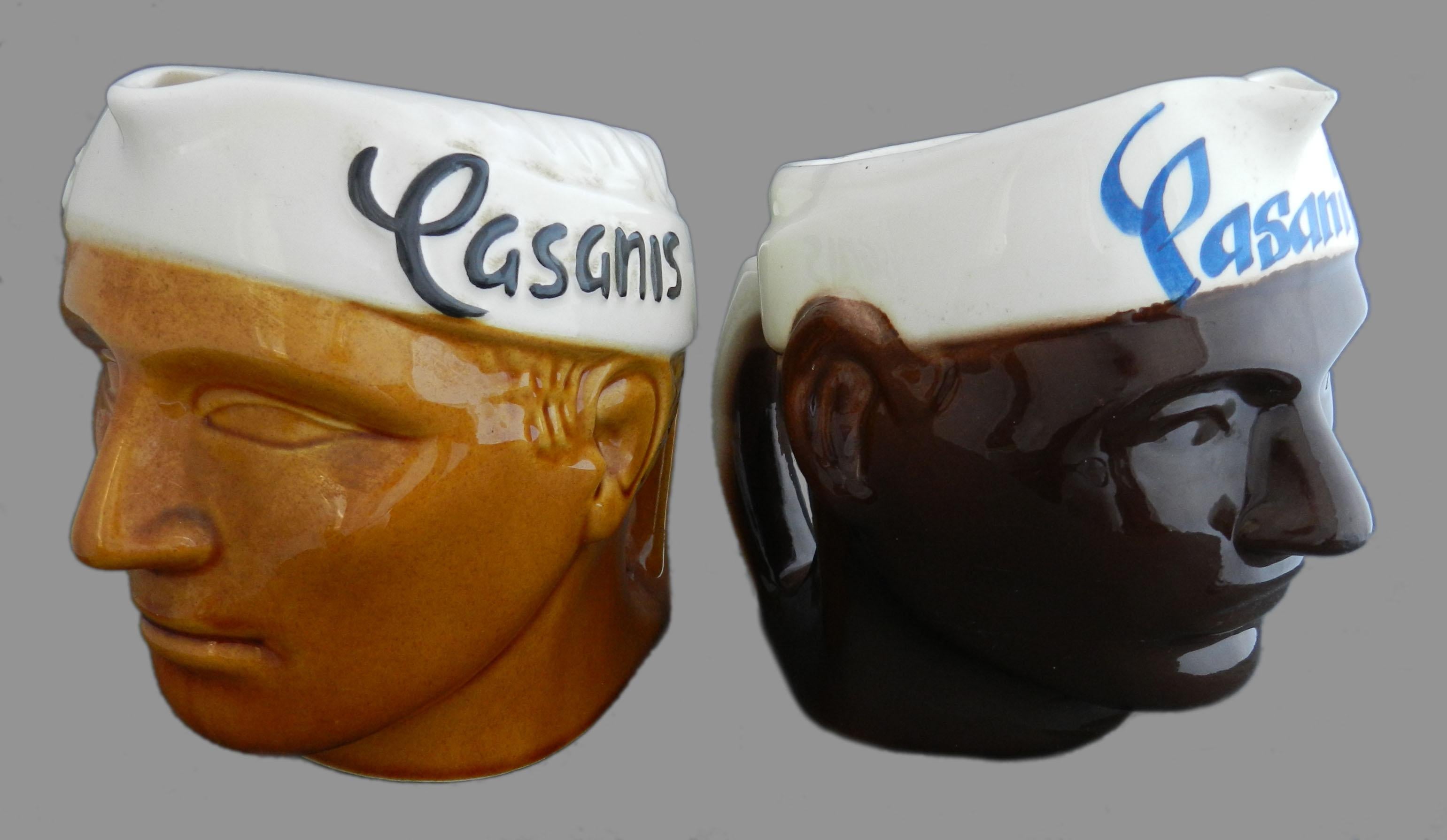 Casanis-Servierkrüge mit zwei Krügen, um 1970 (Französisch) im Angebot