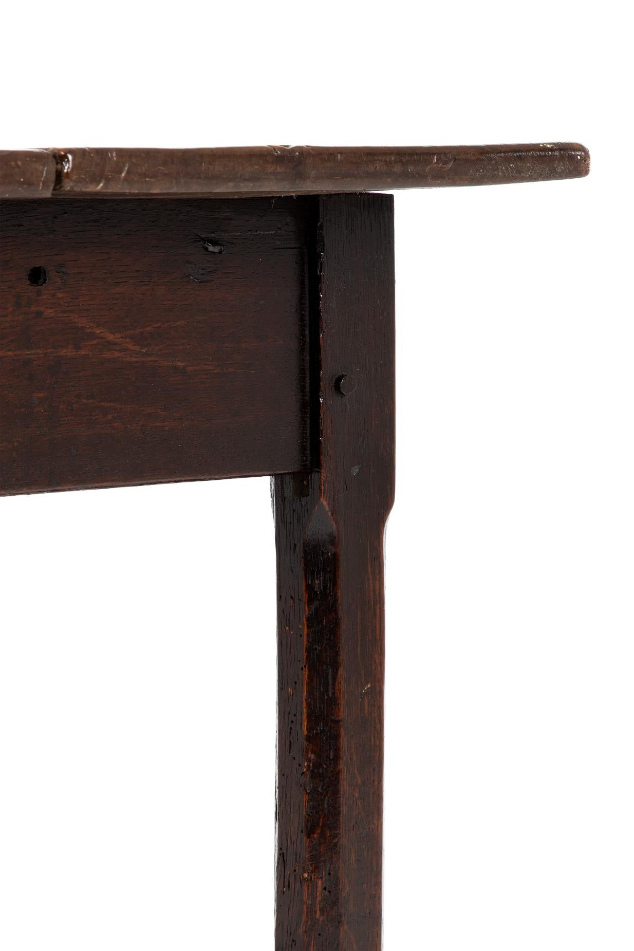 Two Plank Top 18th Century Oak Side Table, circa 1750 In Good Condition For Sale In Faversham, GB
