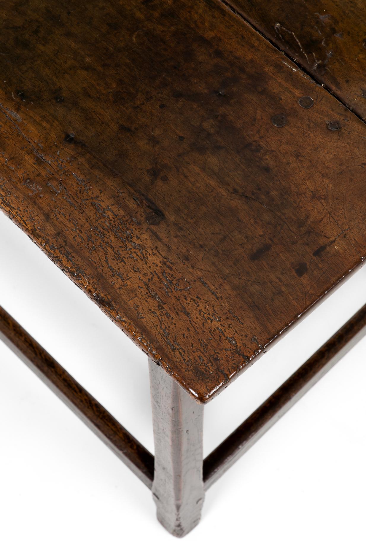 Two Plank Top 18th Century Oak Side Table, circa 1750 For Sale 1