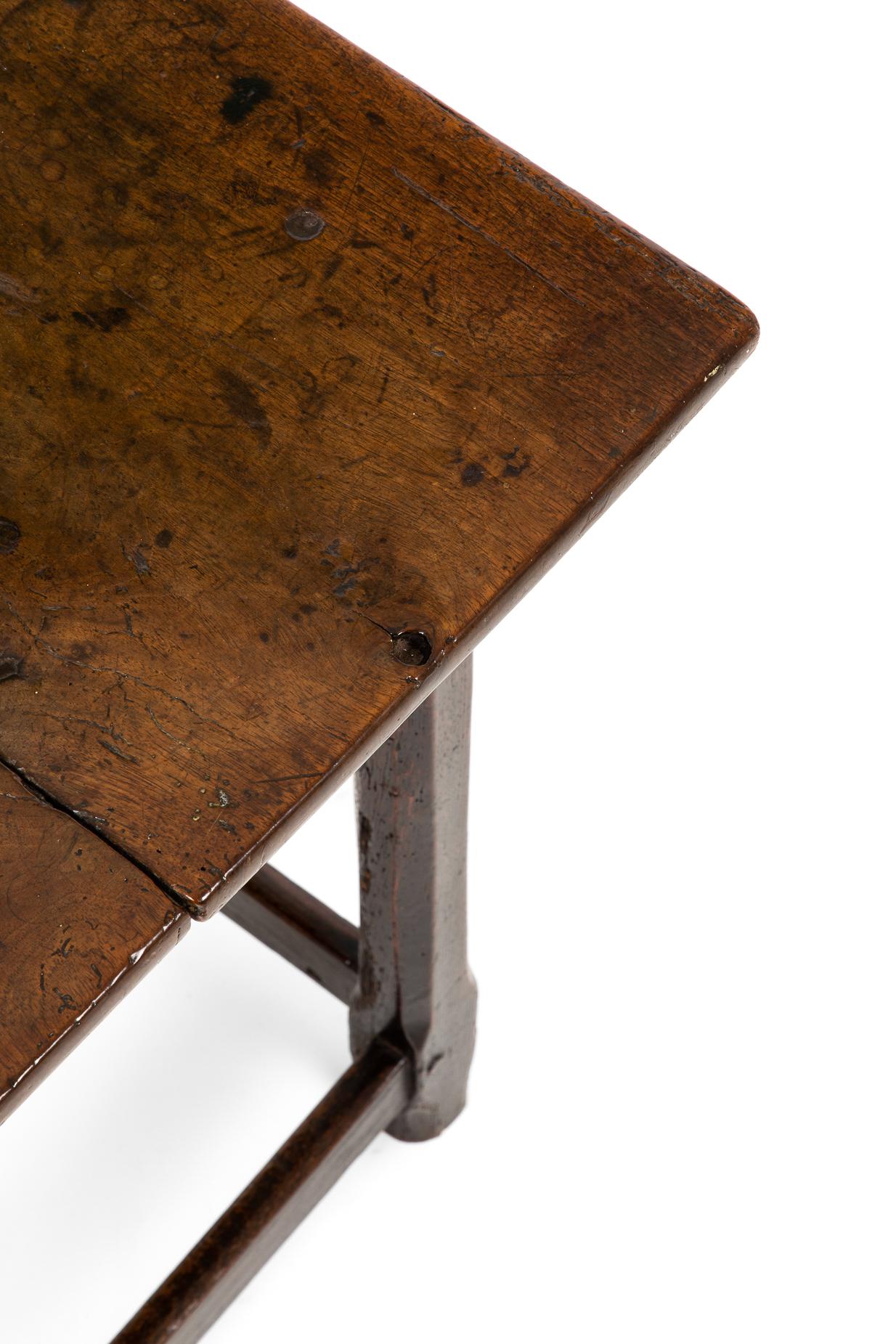 Two Plank Top 18th Century Oak Side Table, circa 1750 For Sale 2