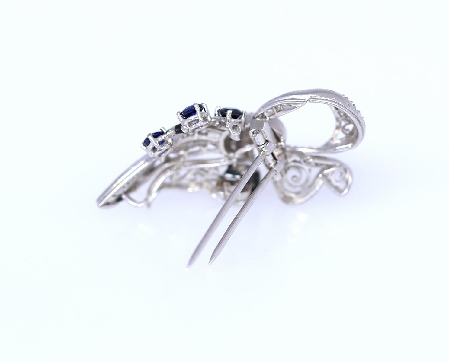 Two Platinum Brooches Sapphires Diamonds, 1930 For Sale 2