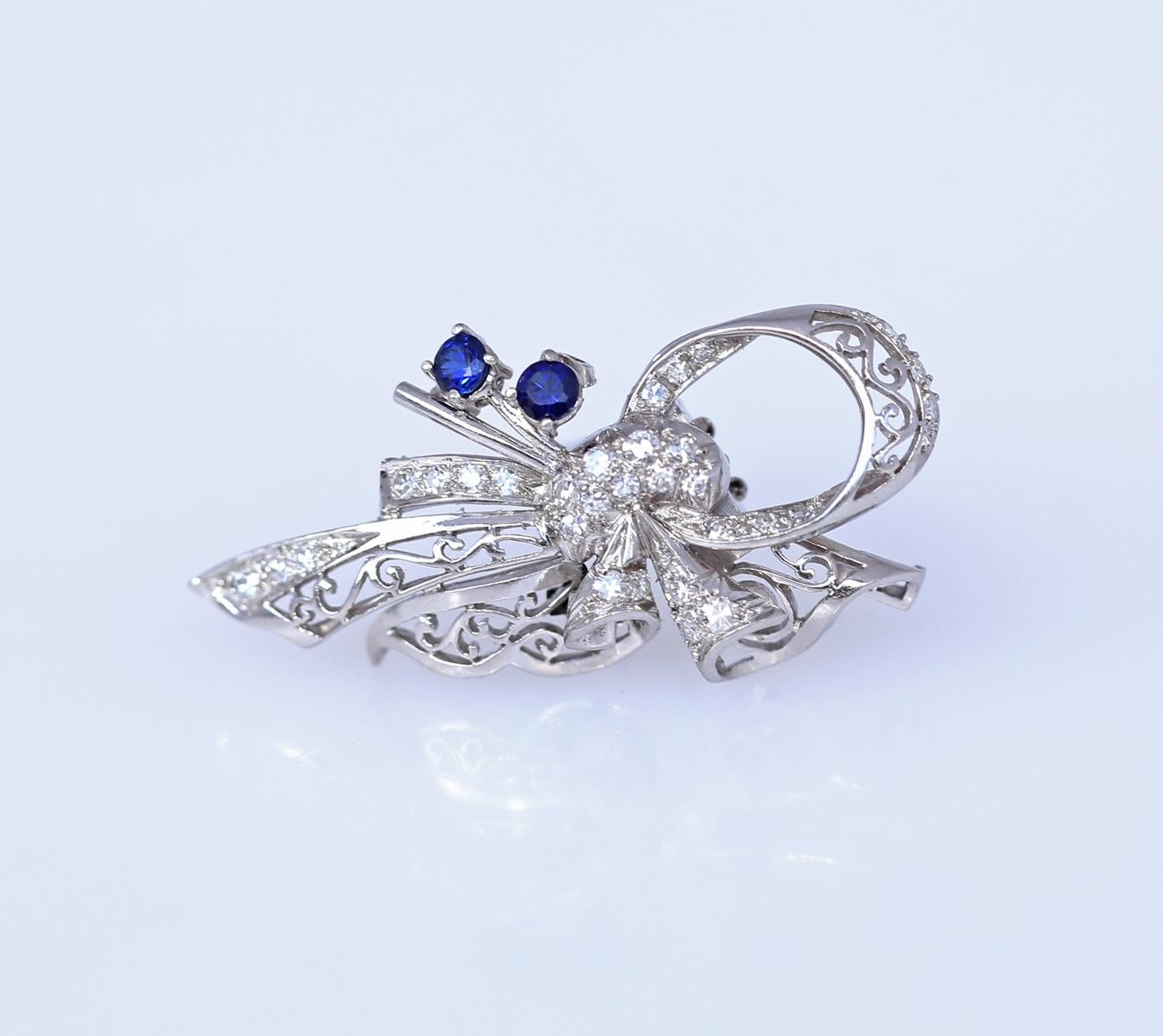Two Platinum Brooches Sapphires Diamonds, 1930 For Sale 4