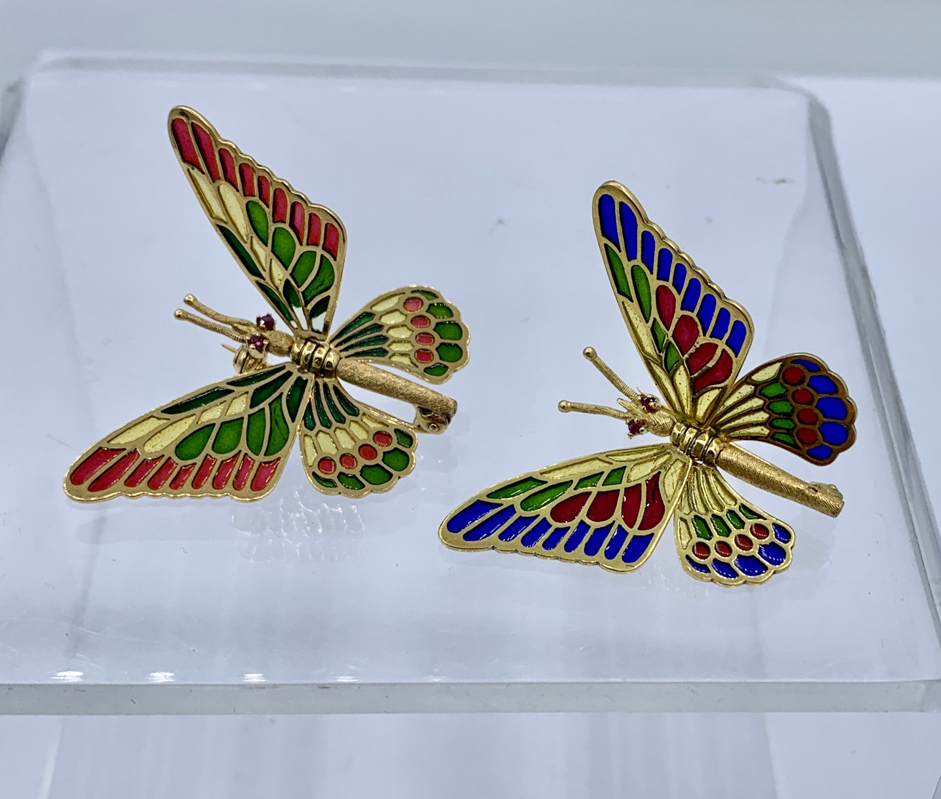 Round Cut Two Plique-a-Jour Enamel Ruby Butterfly Brooches 18 Karat Gold Moveable Wings For Sale