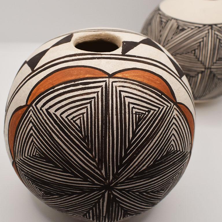 Two Polychrome Southwestern Indian Acoma Vessels in Brown, Black Orange, a Pair In Excellent Condition For Sale In Oklahoma City, OK