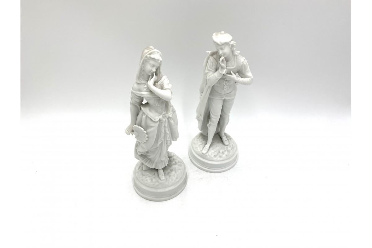 Two figurines of 