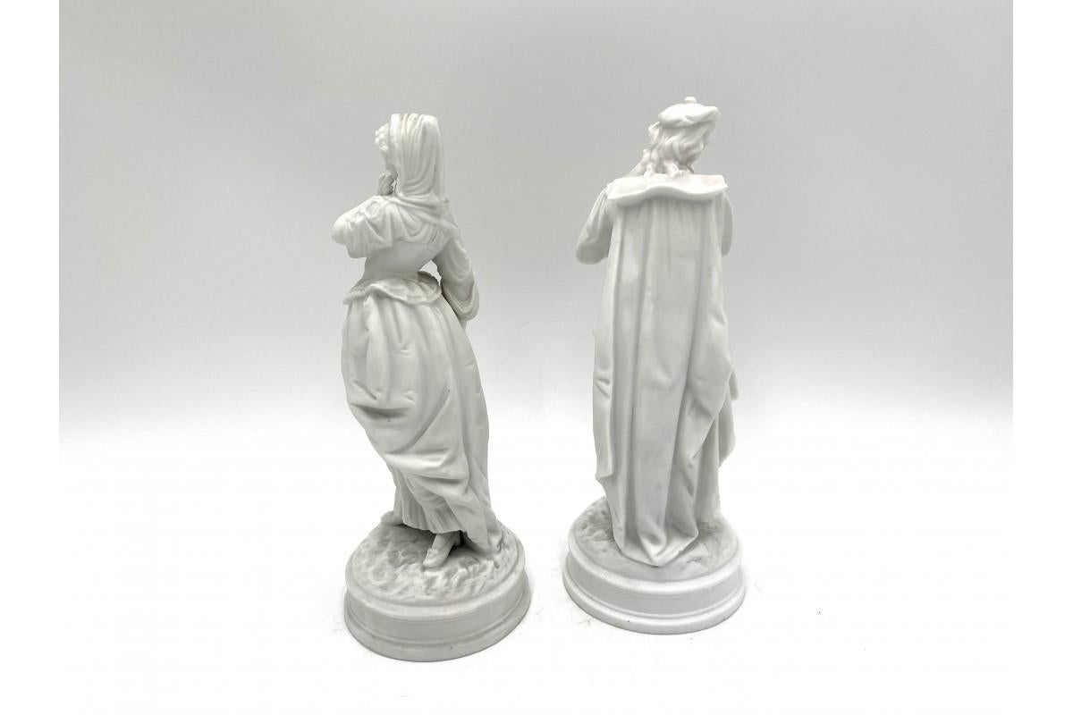 Two Porcelain Bisque Figurines In Good Condition In Chorzów, PL