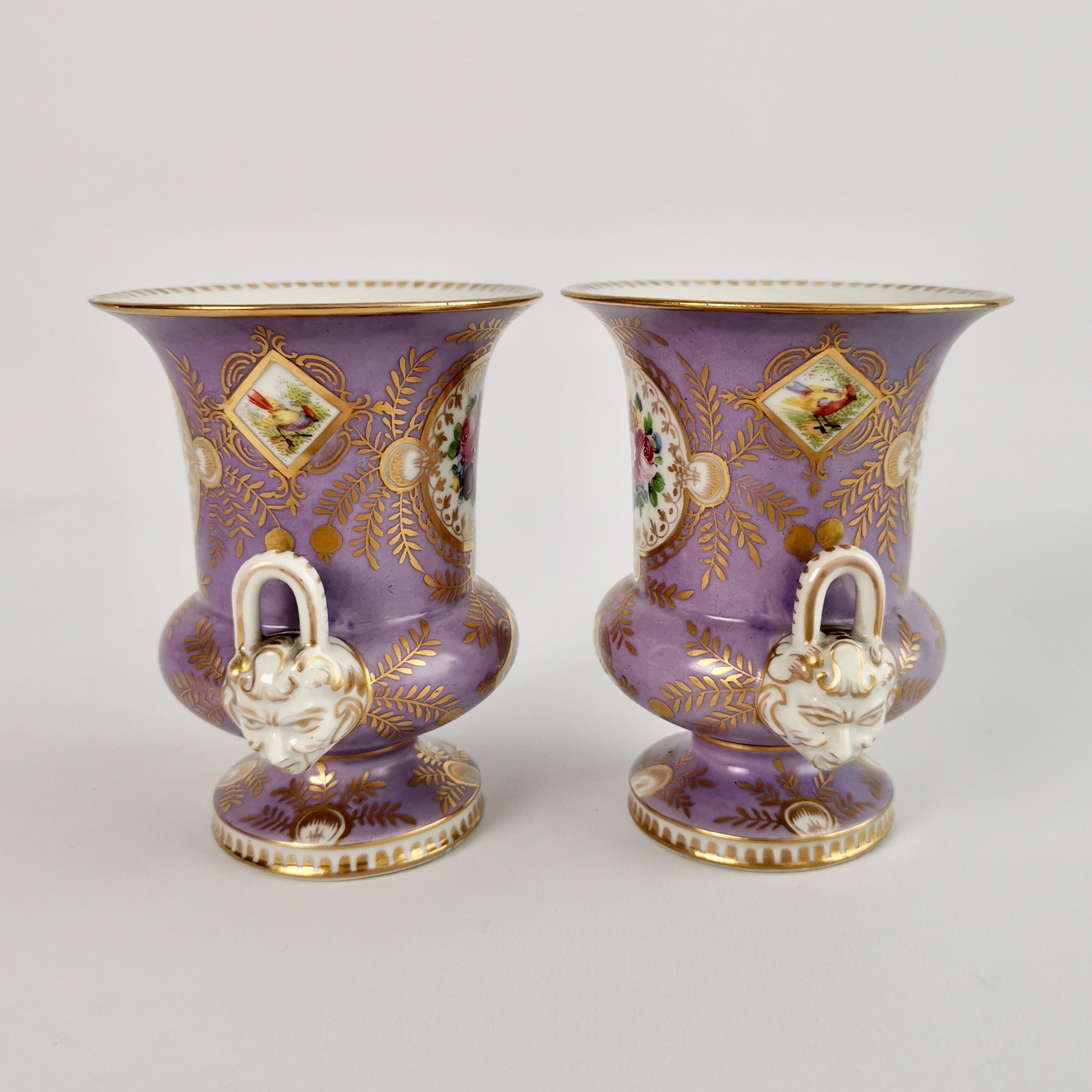 Regency Deux vases Campana en porcelaine attribués à Edmé Samson, Lilas, Oiseaux, Fleurs, 19ème siècle