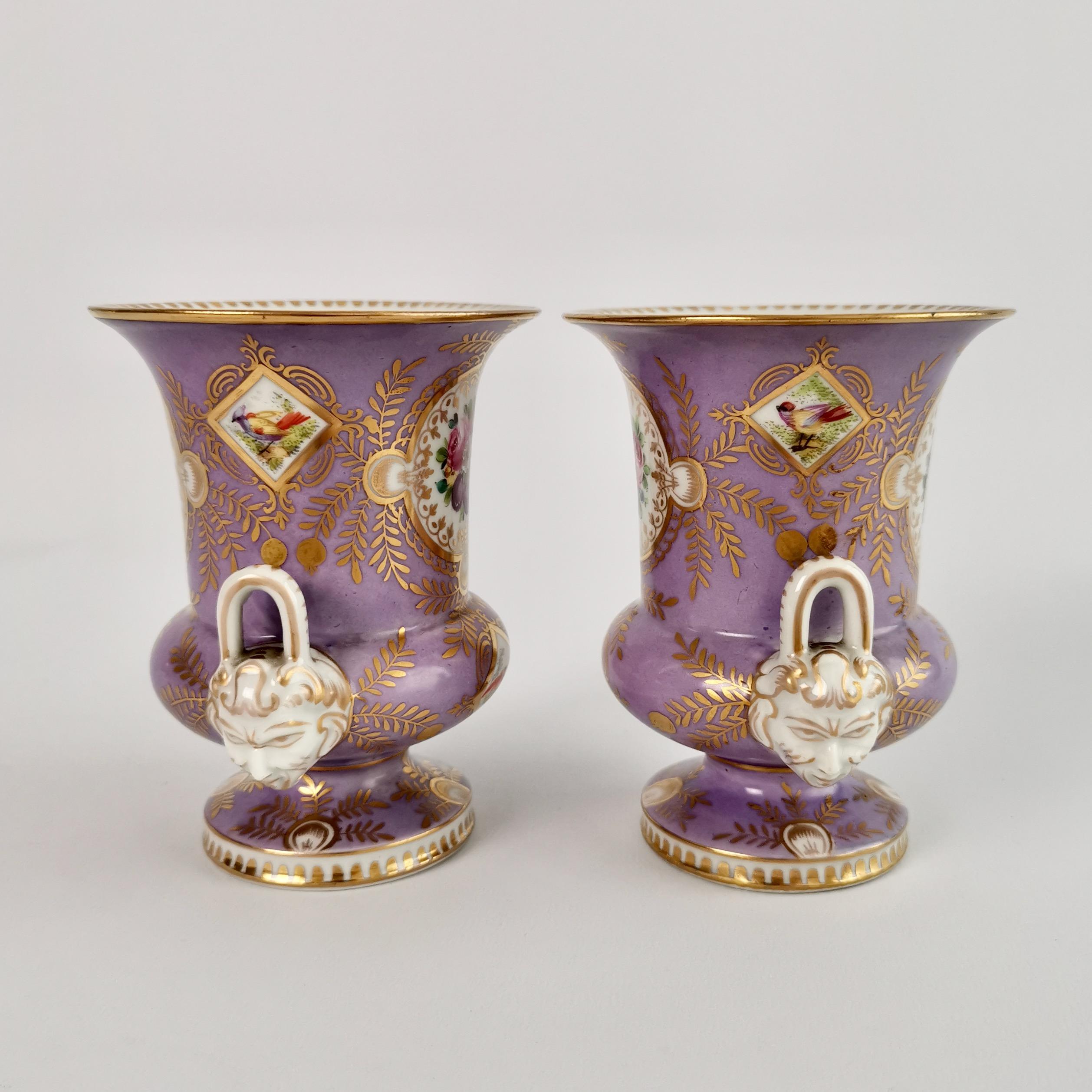 Peint à la main Deux vases Campana en porcelaine attribués à Edmé Samson, Lilas, Oiseaux, Fleurs, 19ème siècle