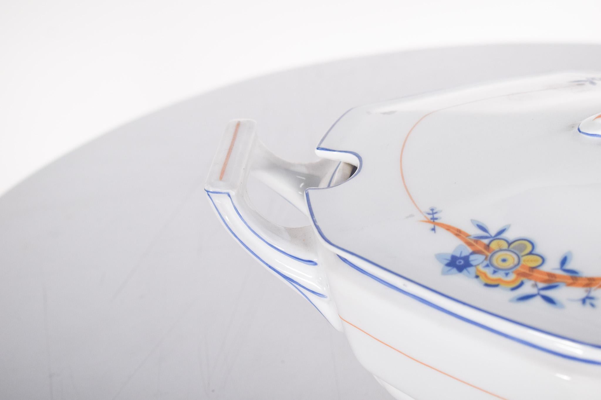 Deux soupières en porcelaine de Vista Alegre, Portugal en vente 3