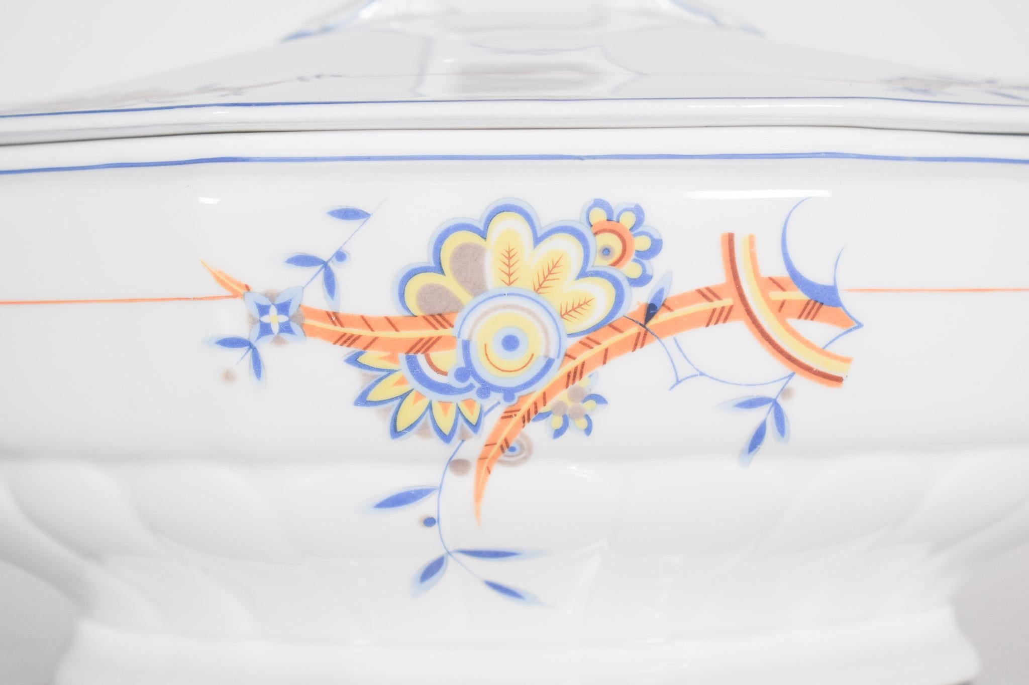 Deux soupières en porcelaine de Vista Alegre, Portugal en vente 4