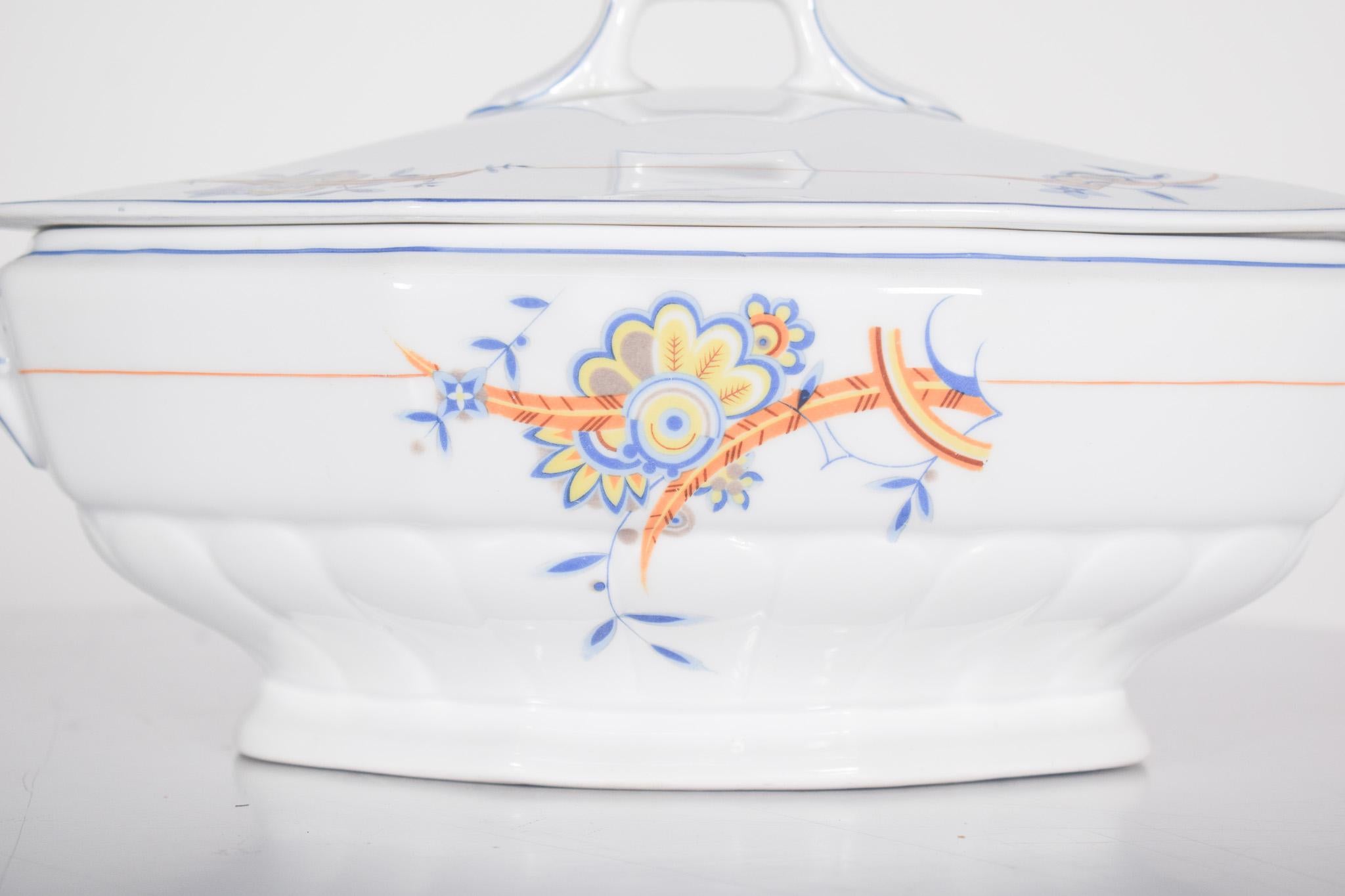 Deux soupières en porcelaine de Vista Alegre, Portugal en vente 6
