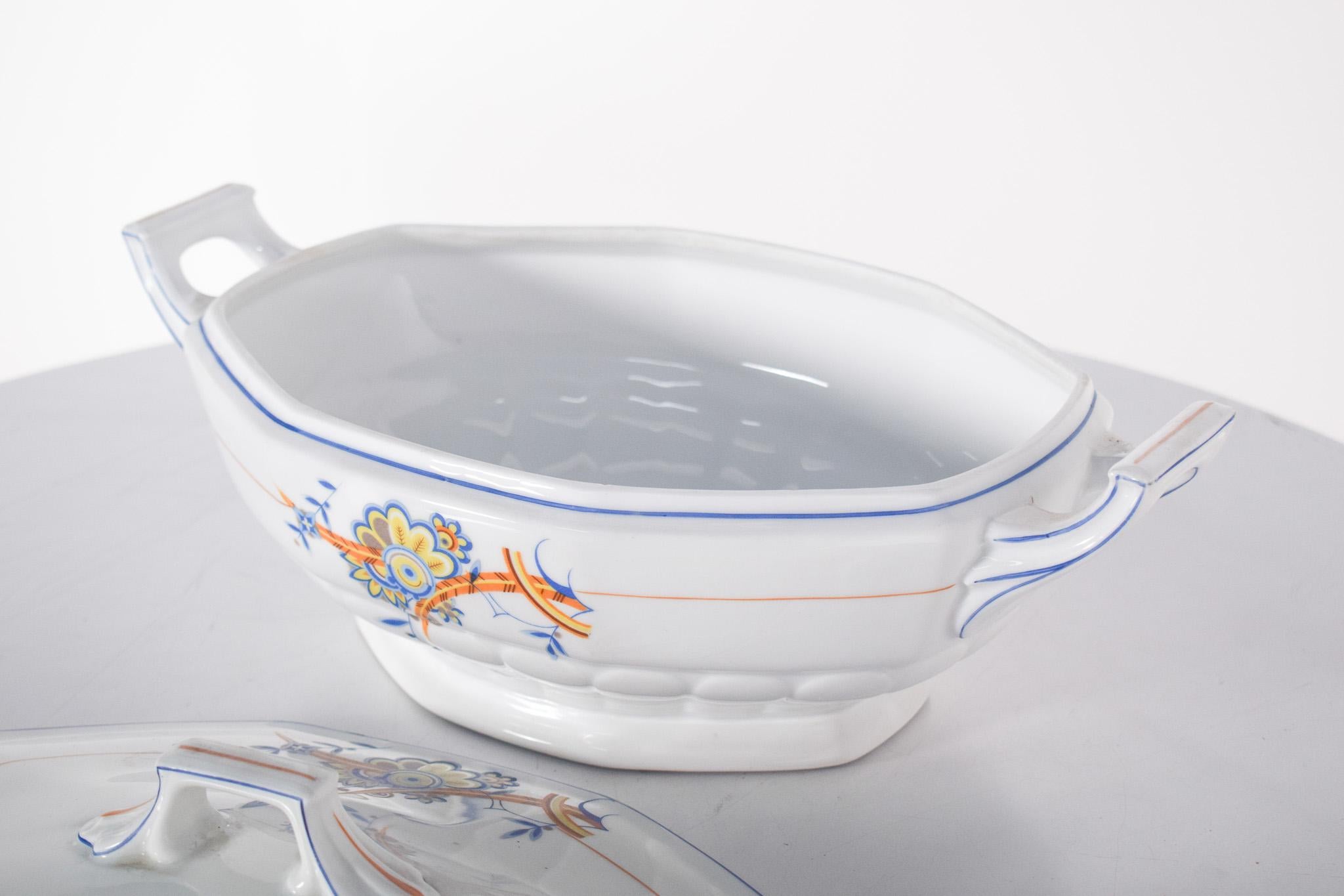 Deux soupières en porcelaine de Vista Alegre, Portugal en vente 7