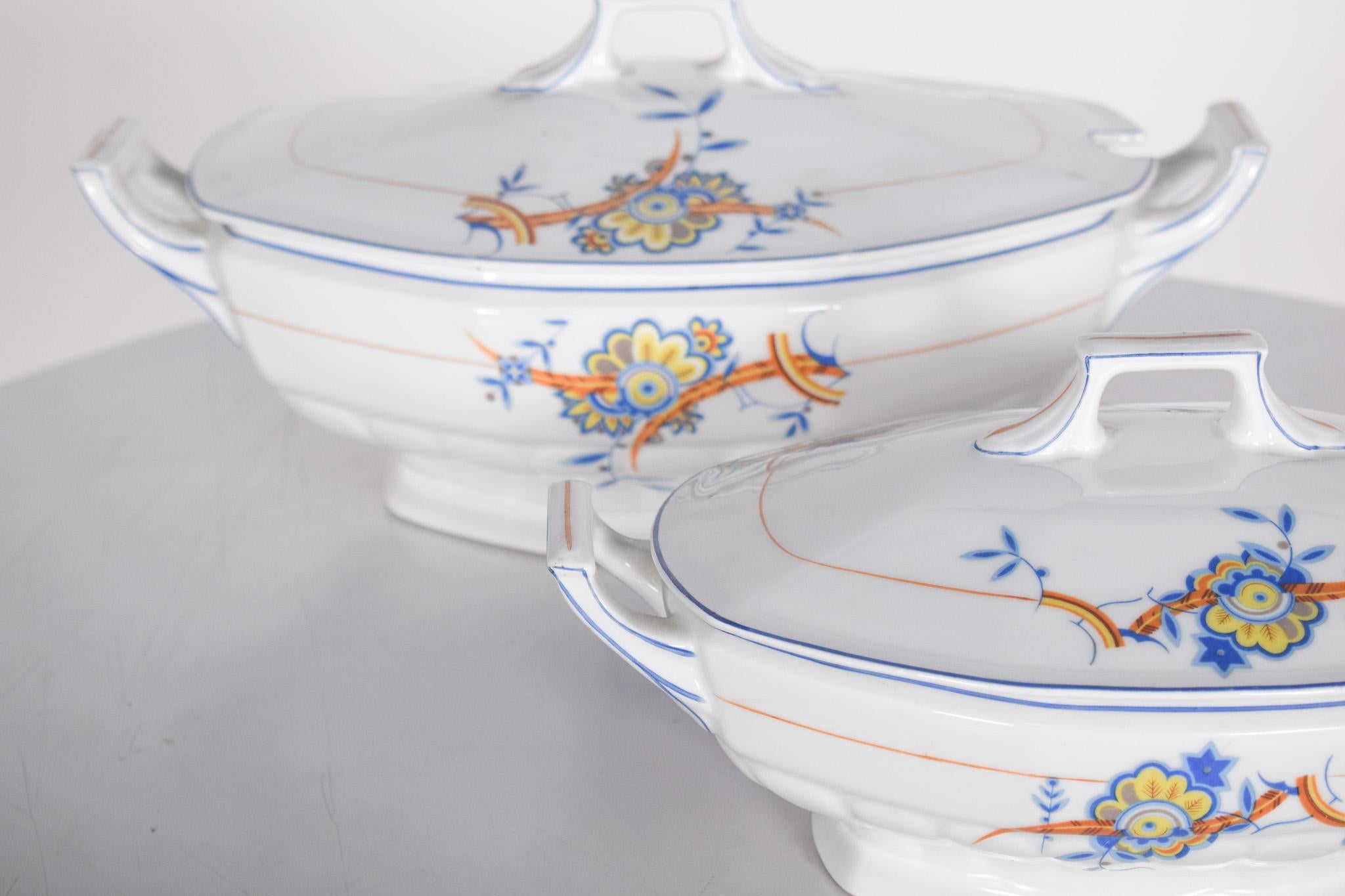 Portugais Deux soupières en porcelaine de Vista Alegre, Portugal en vente