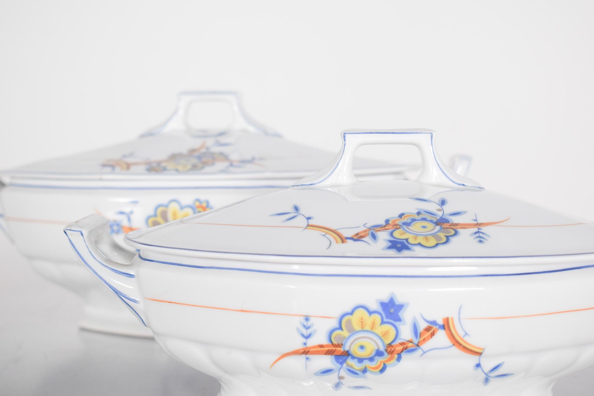Deux soupières en porcelaine de Vista Alegre, Portugal État moyen - En vente à Lisboa, Lisboa