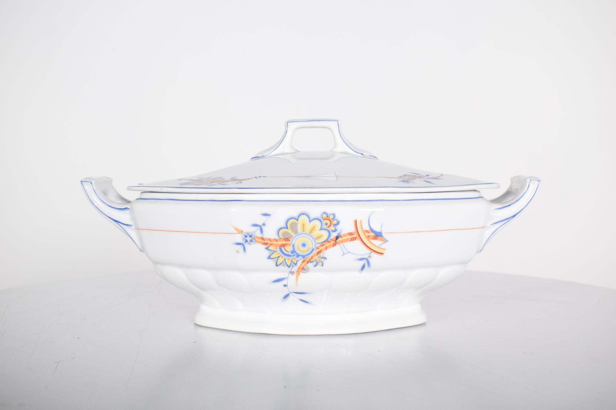Deux soupières en porcelaine de Vista Alegre, Portugal en vente 2