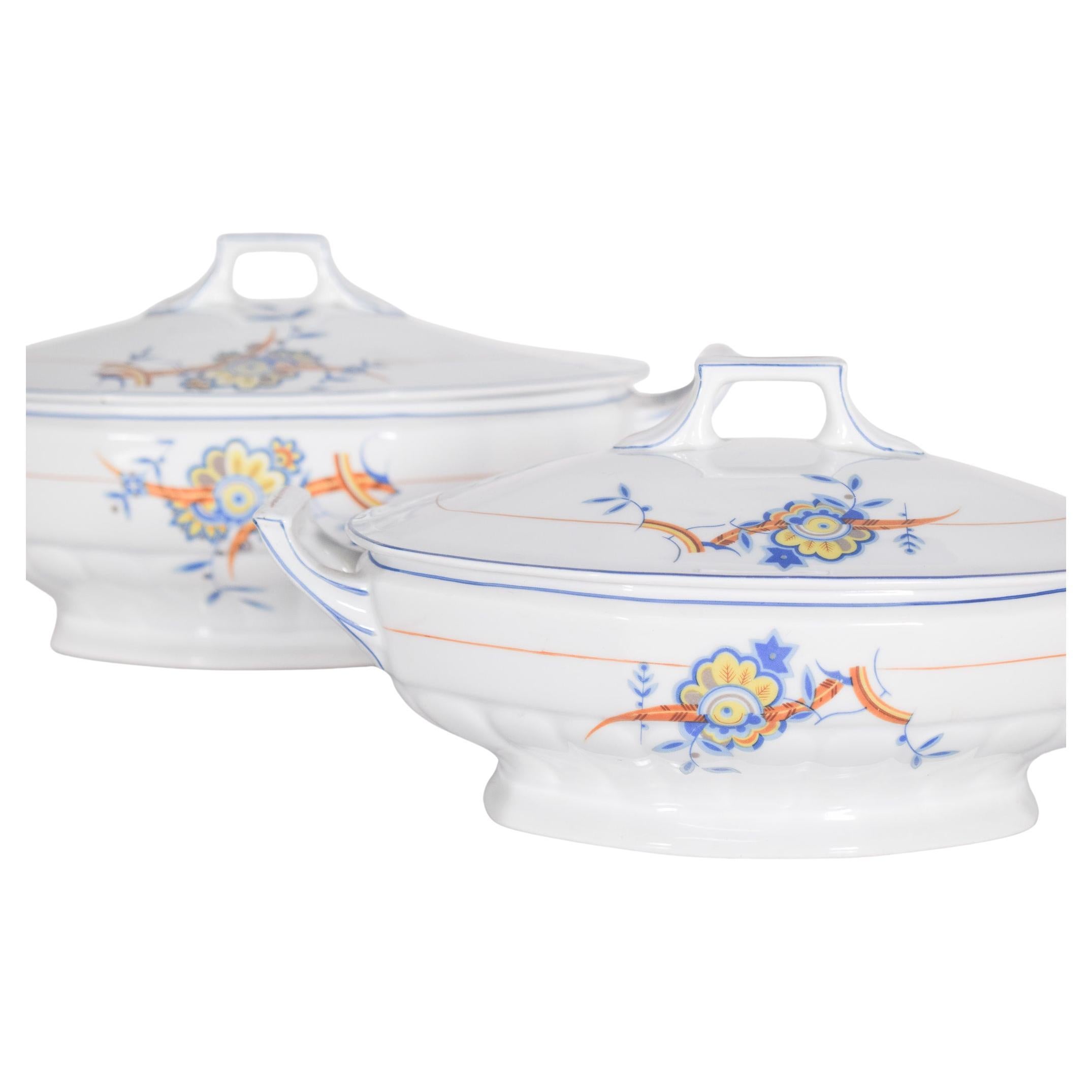 Deux soupières en porcelaine de Vista Alegre, Portugal