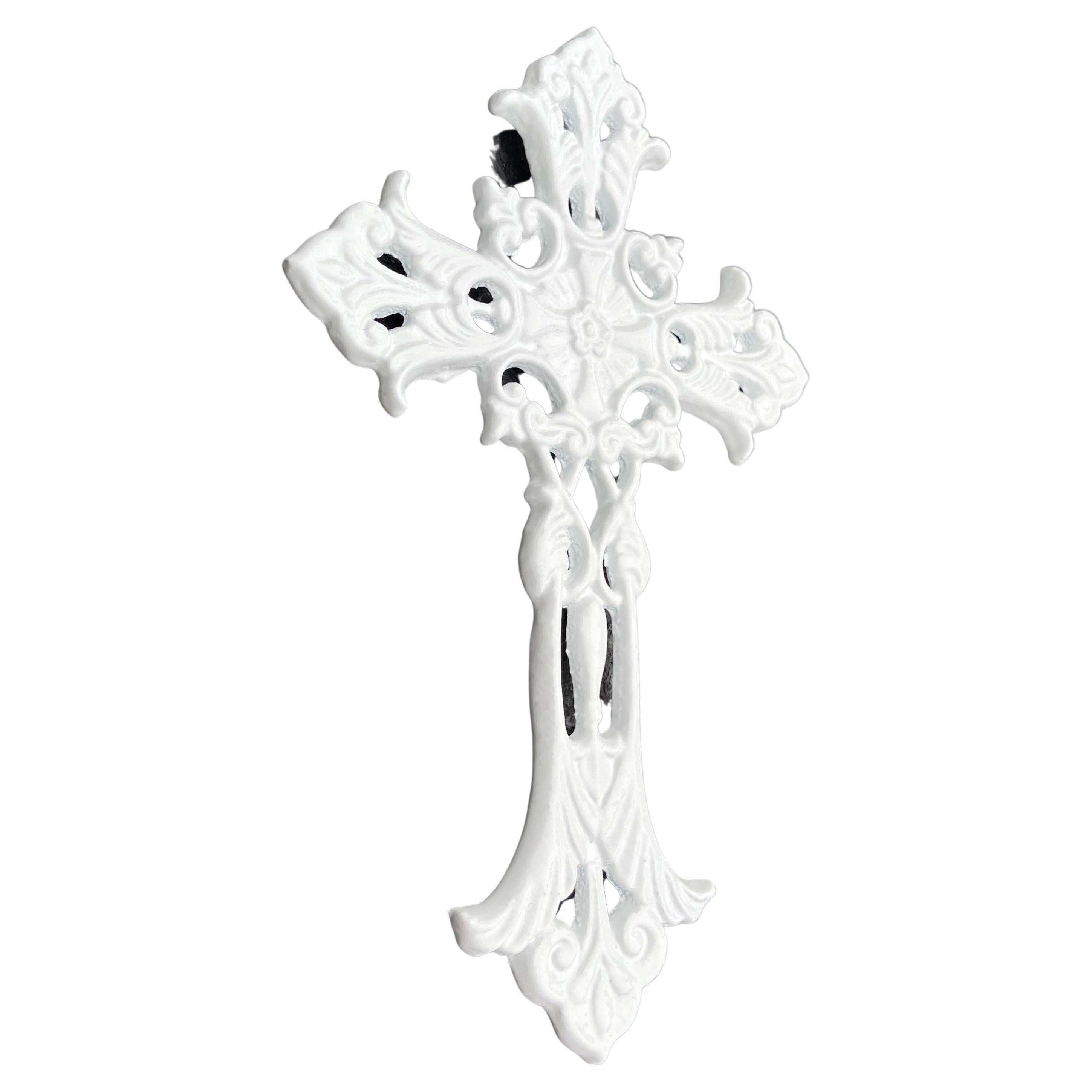 Set of Two Powder-Coated Crucifixes in Yellow and White For Sale 3
