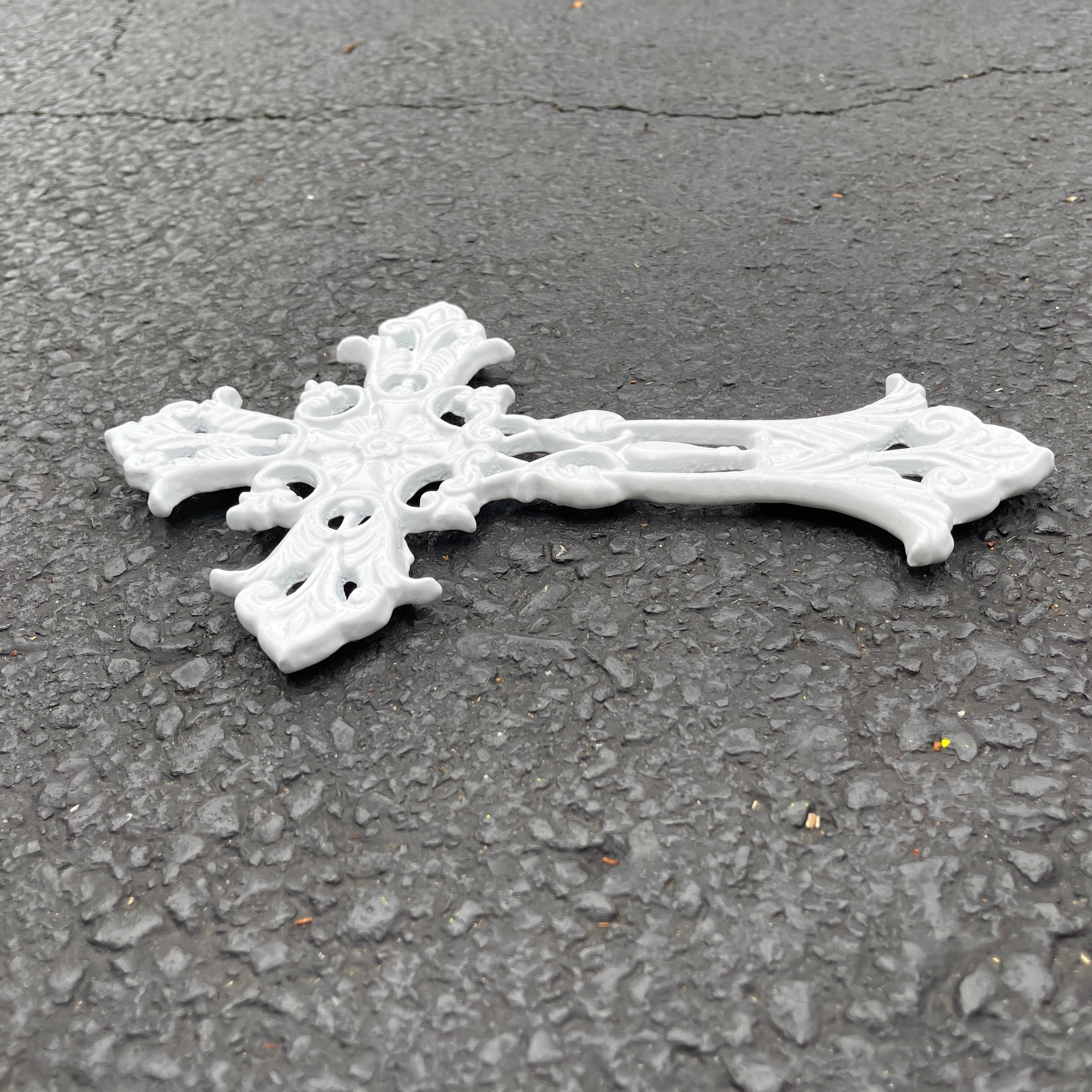 Set of Two Powder-Coated Crucifixes in Yellow and White For Sale 10
