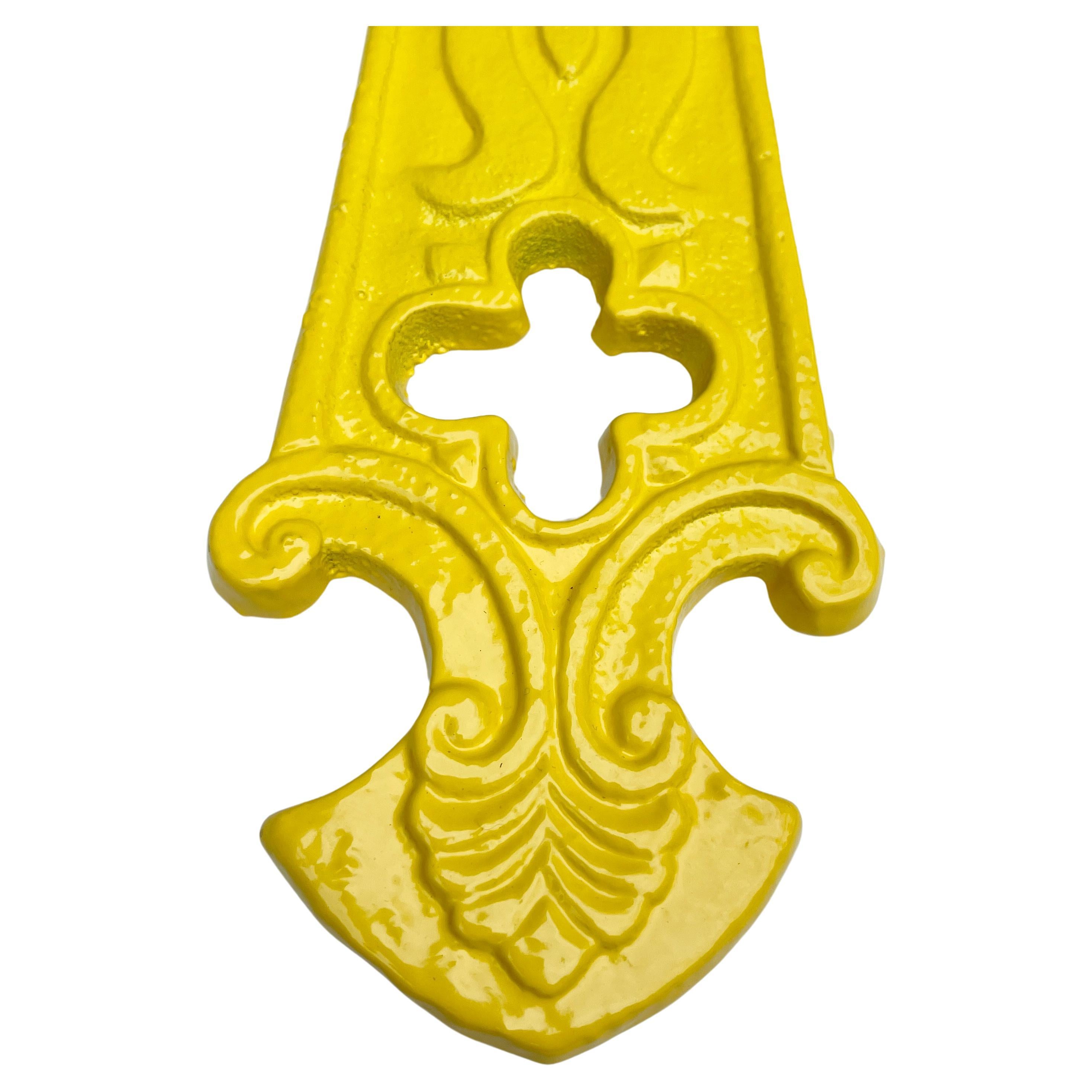 Set of Two Powder-Coated Crucifixes in Yellow and White For Sale 1