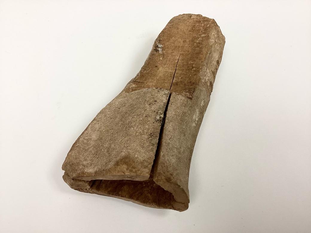 Zwei Pre Inuit Thule Kultur Knochen Werkzeug Griffe im Zustand „Starke Gebrauchsspuren“ im Angebot in Bridgeport, CT
