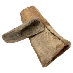 Deux manches d'outils en os de la culture Thulé pré- Inuit