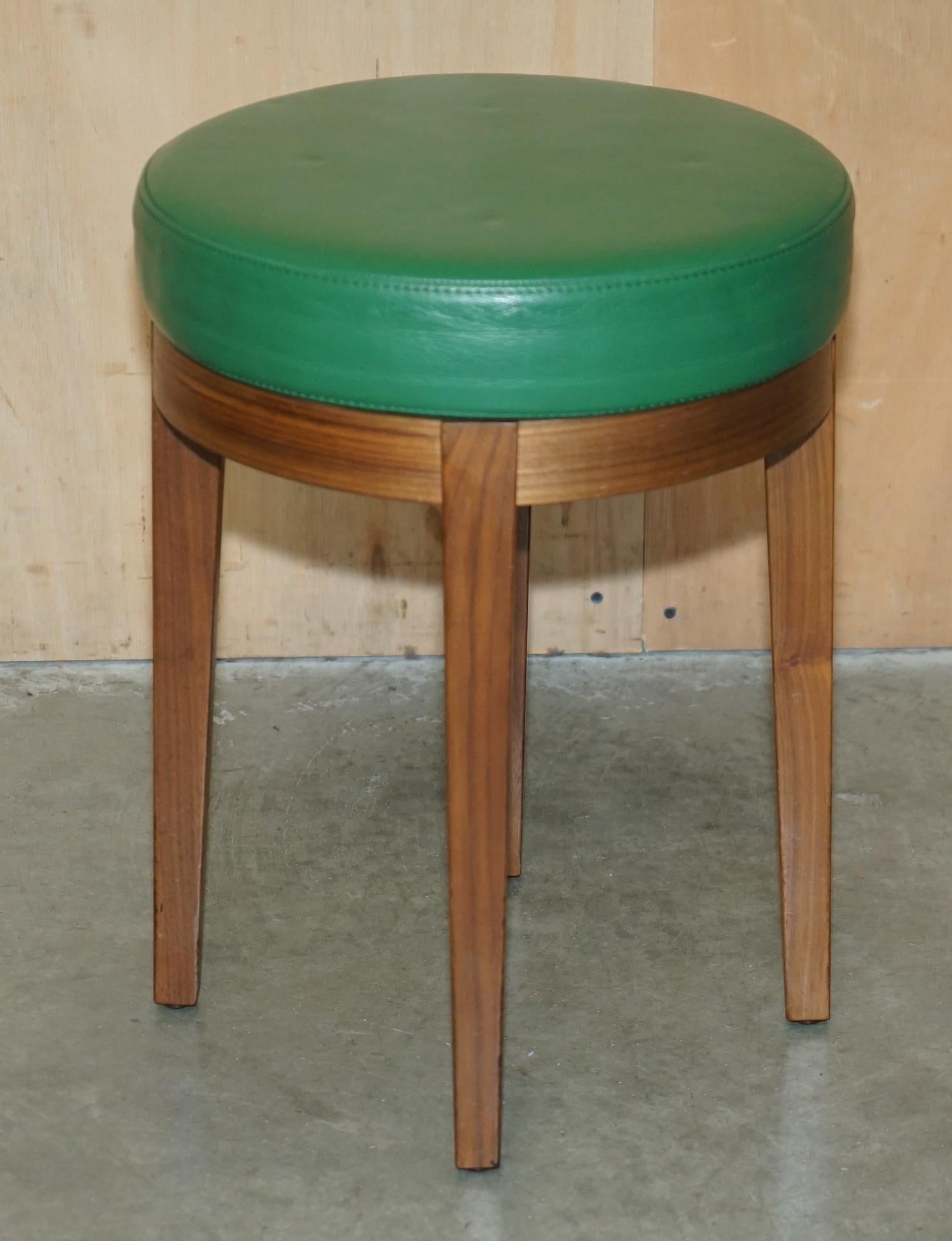 deux rares tabourets en cuir vert ROLEX d'origine. en vente 5