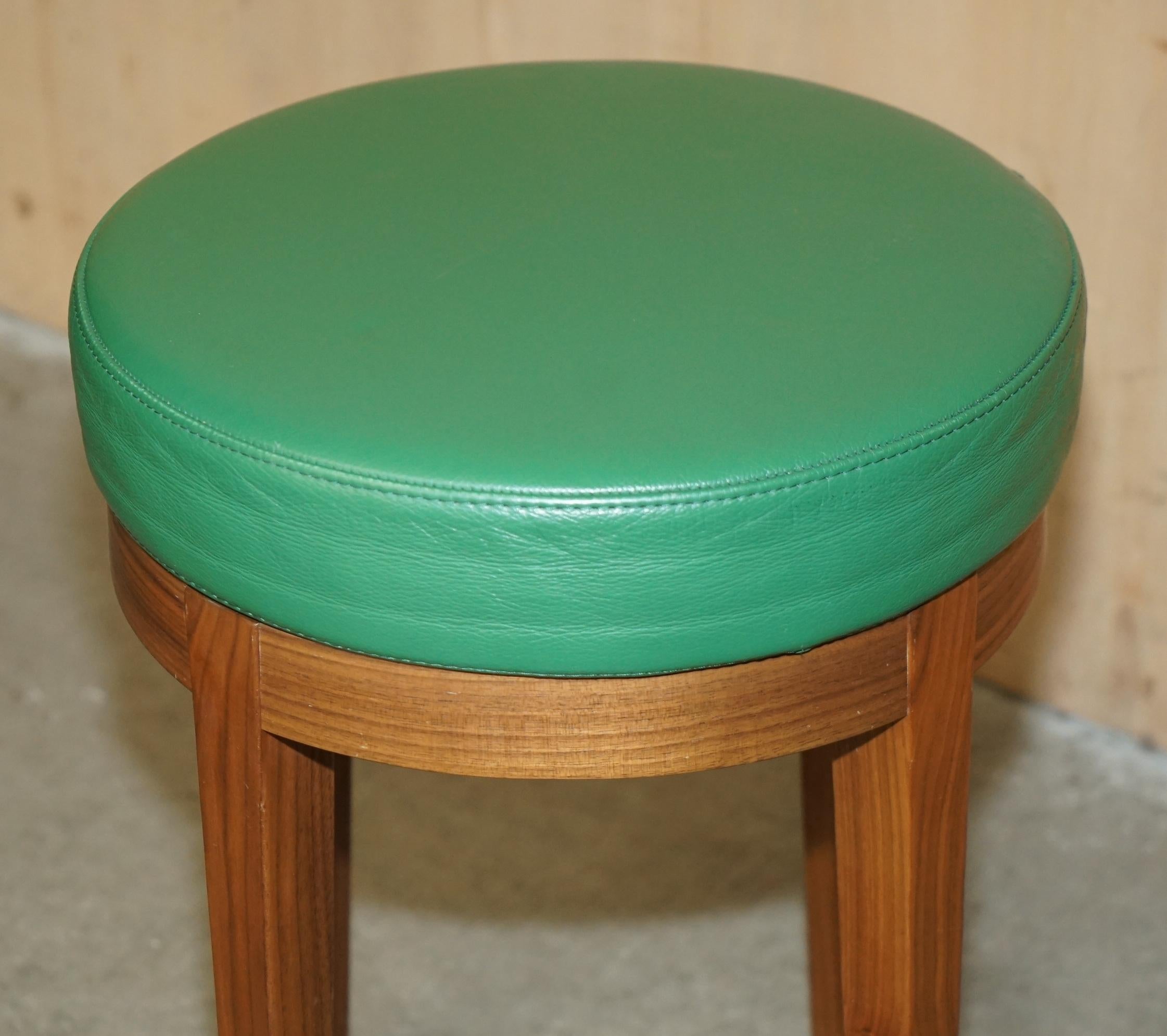 deux rares tabourets en cuir vert ROLEX d'origine. en vente 6