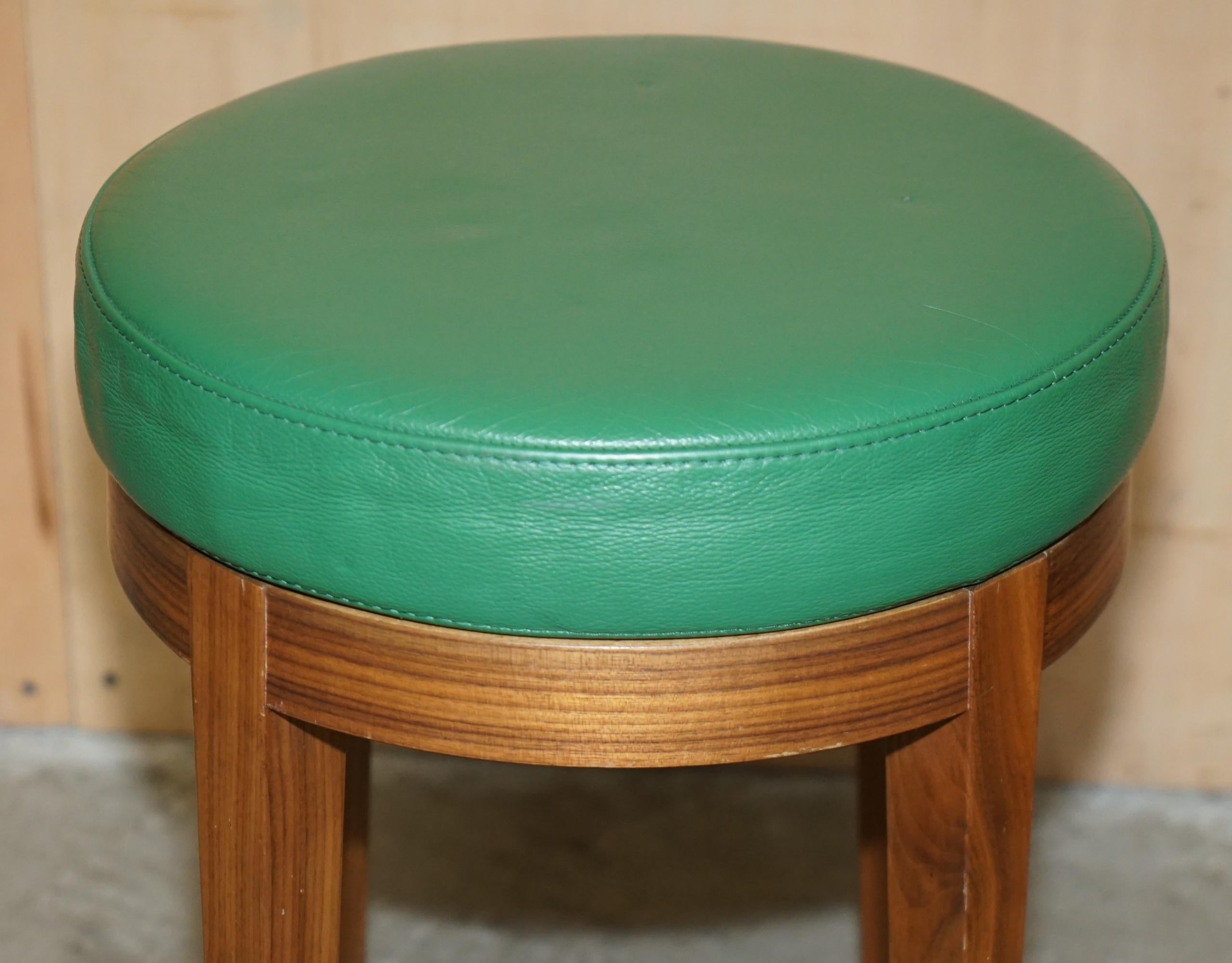 deux rares tabourets en cuir vert ROLEX d'origine. Bon état - En vente à West Sussex, Pulborough