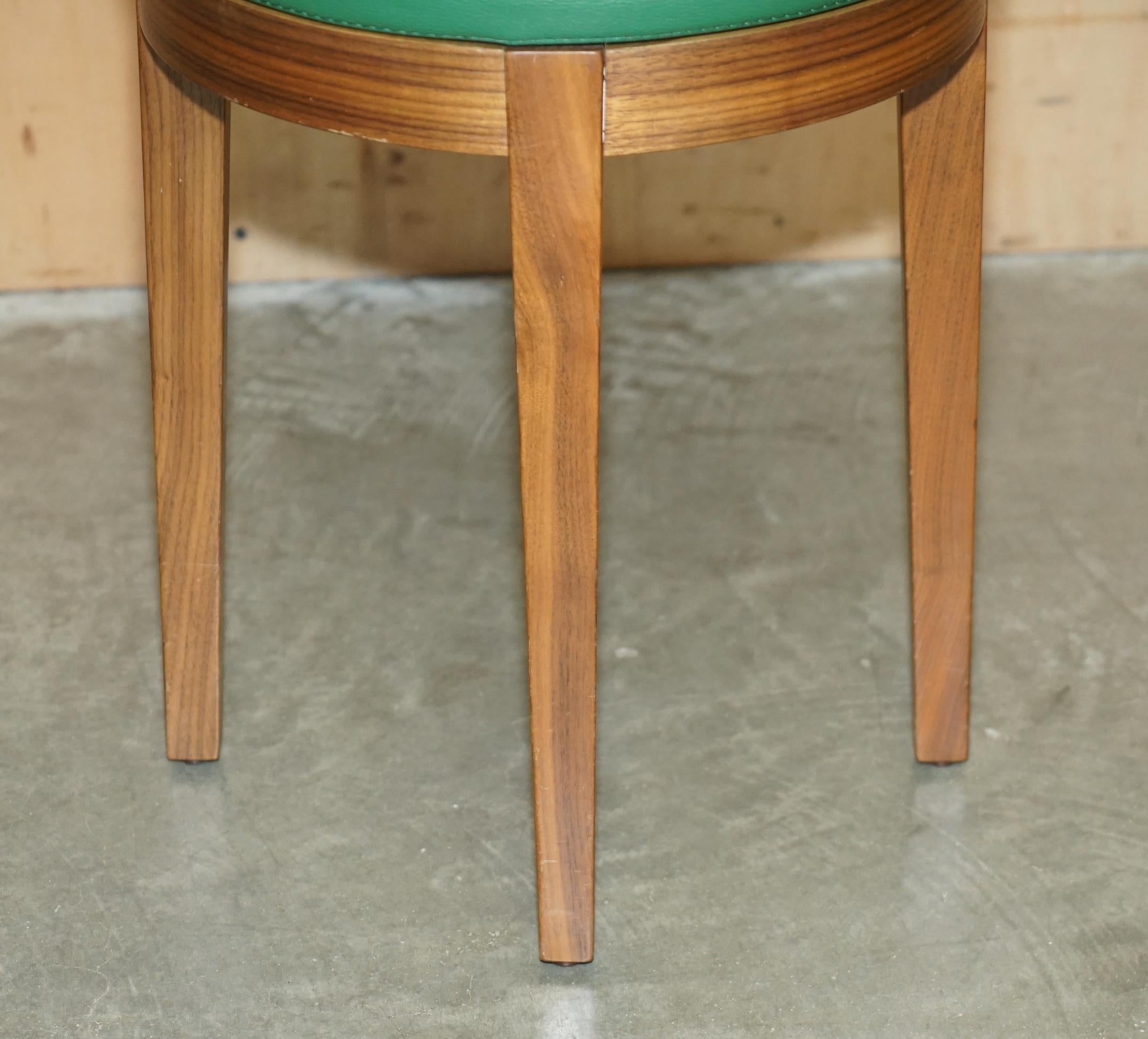 deux rares tabourets en cuir vert ROLEX d'origine. en vente 1