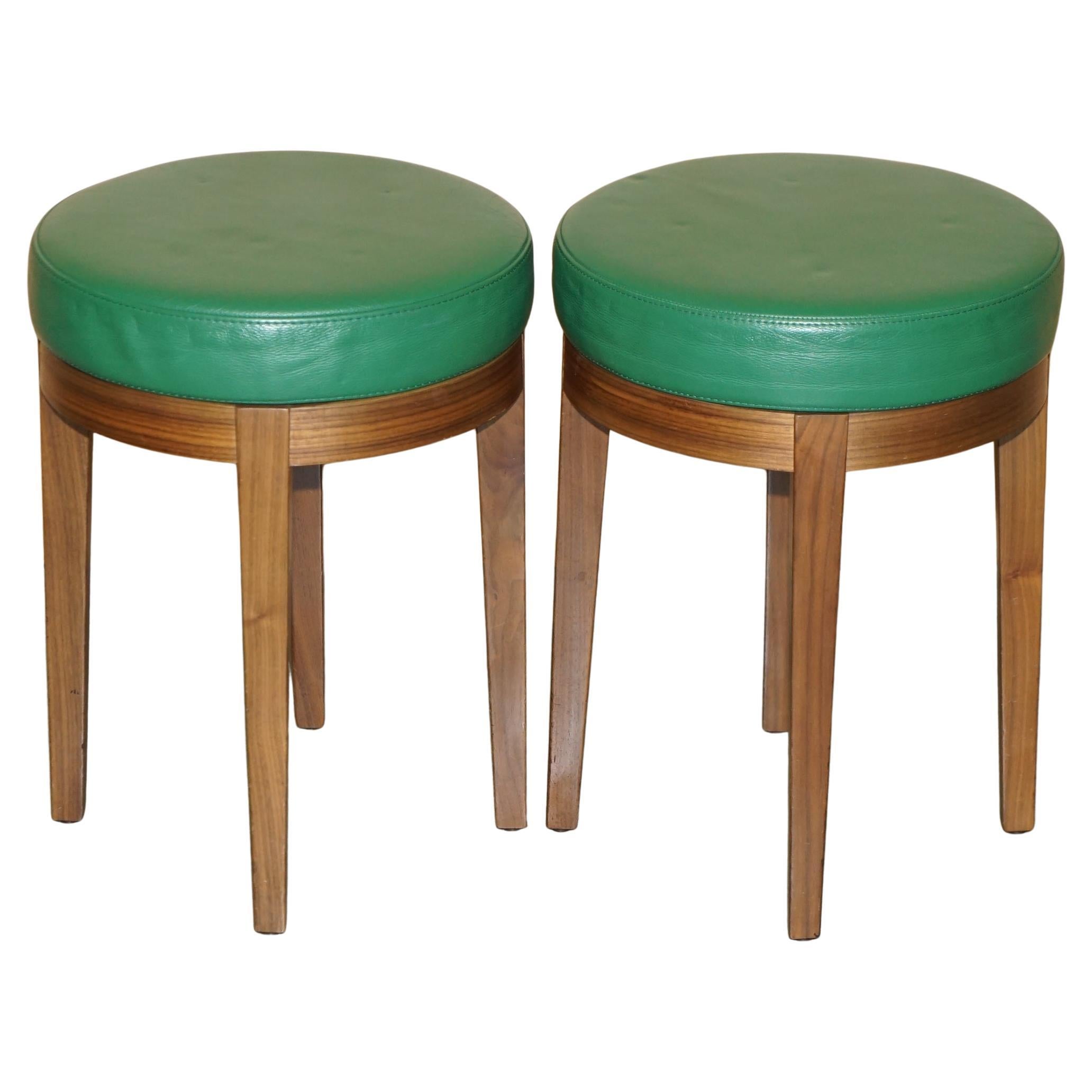 deux rares tabourets en cuir vert ROLEX d'origine. en vente