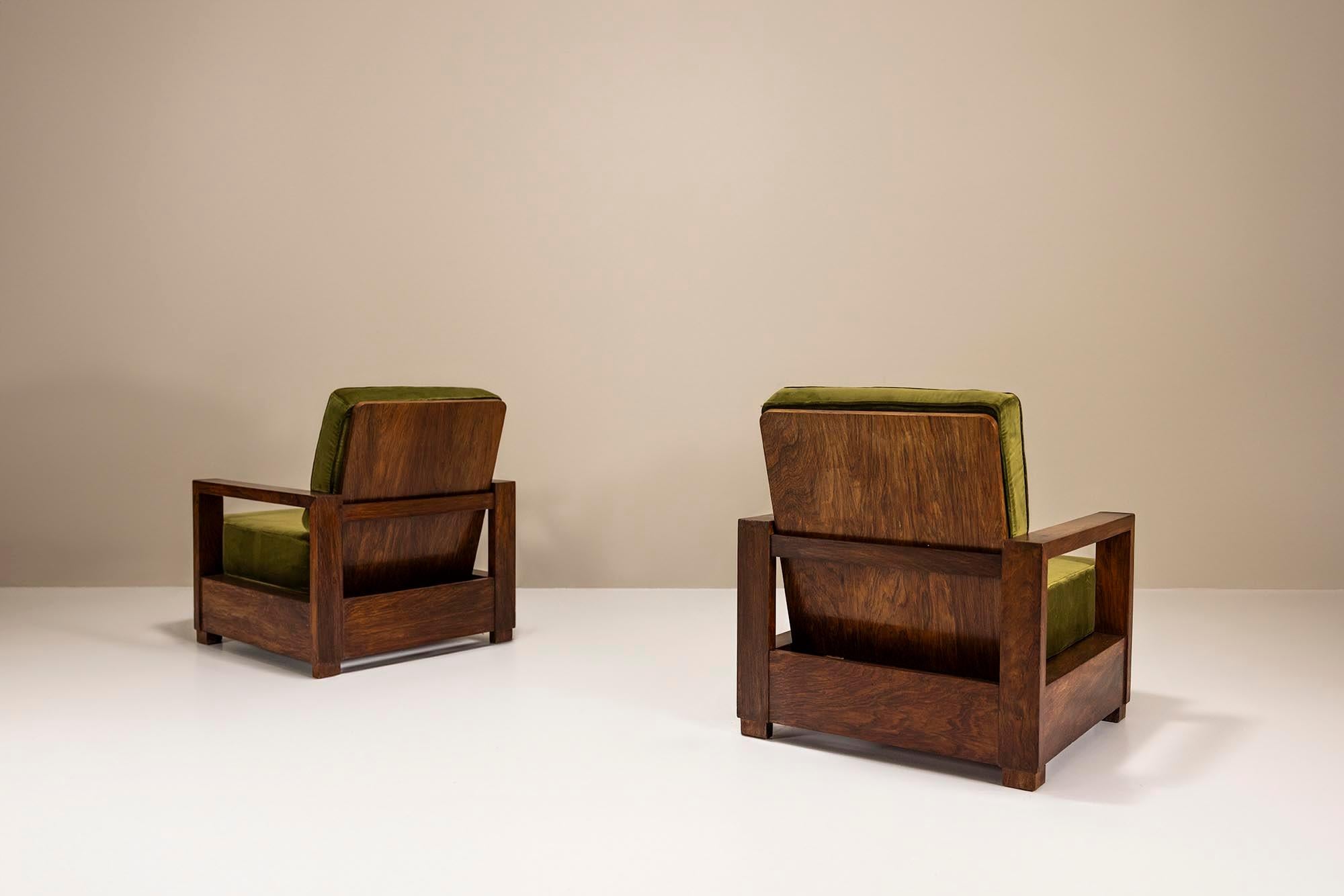 Bas van Pelt was a renowned Dutch designer and furniture maker, known for his significant contributions to the modernist movement during the early to mid-20th century. He was celebrated for his ability to blend functionality with aesthetics, often