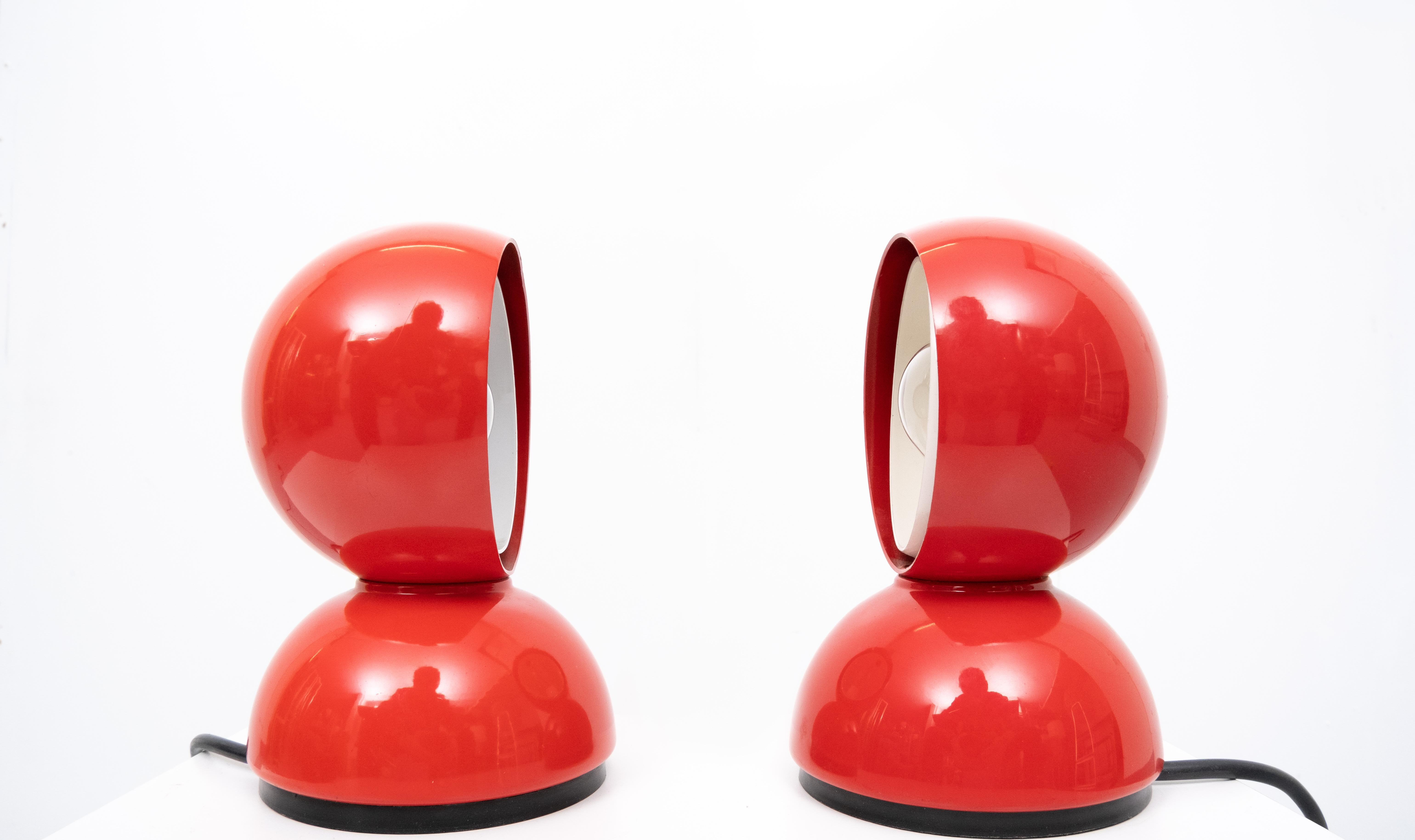 Two Red Vico Magistretti Table Lamps for Artimide Milan, 1960s 3