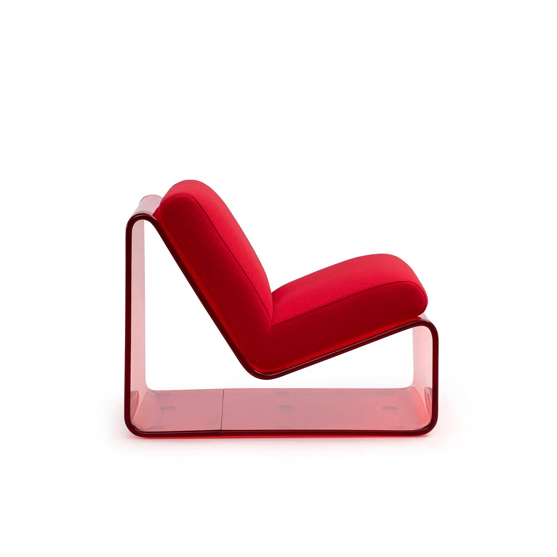 Fait main Deux fauteuils de style rétro avec am designs en plexiglas Par Carlos Soriano en vente