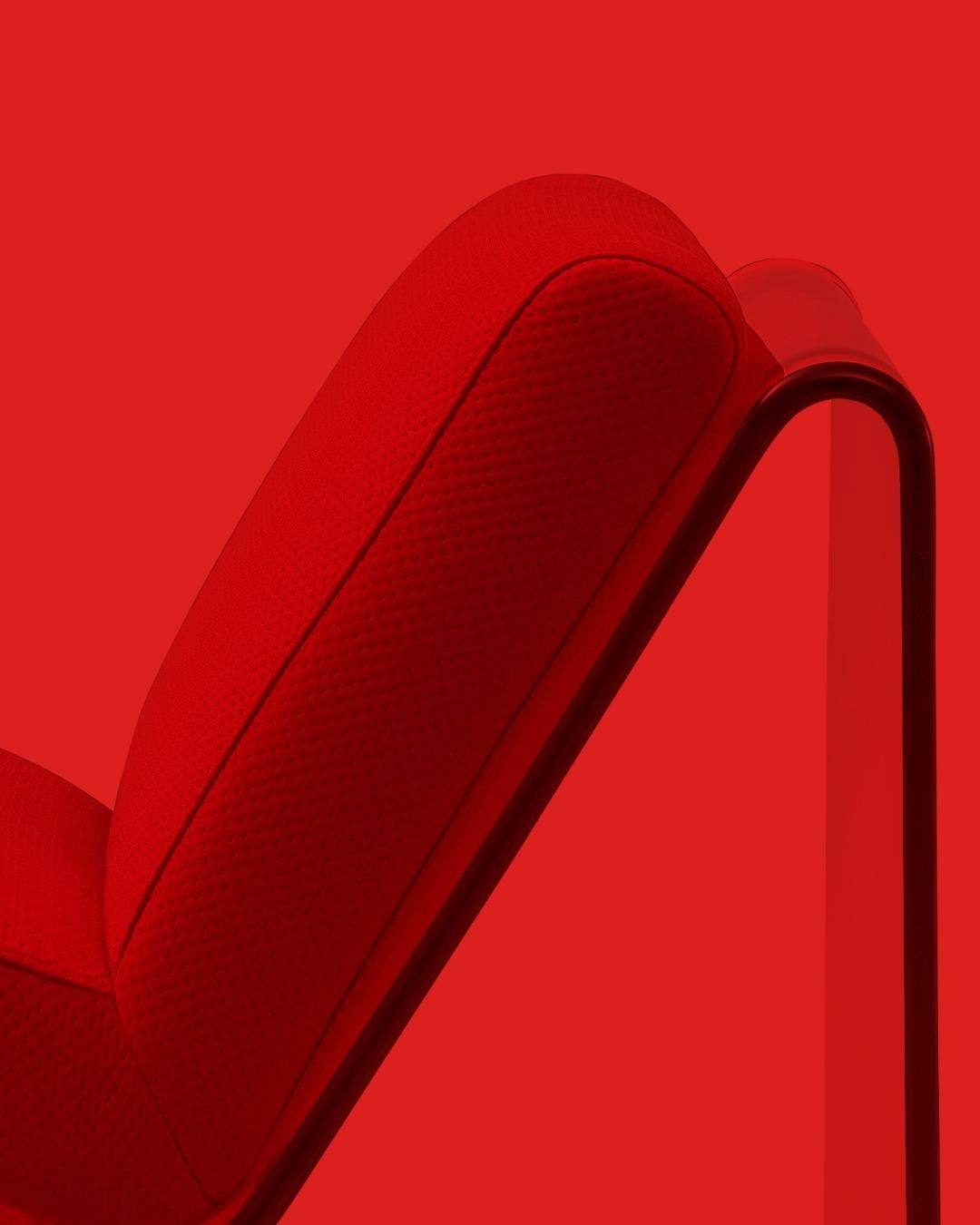 Tissu d'ameublement Deux fauteuils de style rétro avec am designs en plexiglas Par Carlos Soriano en vente
