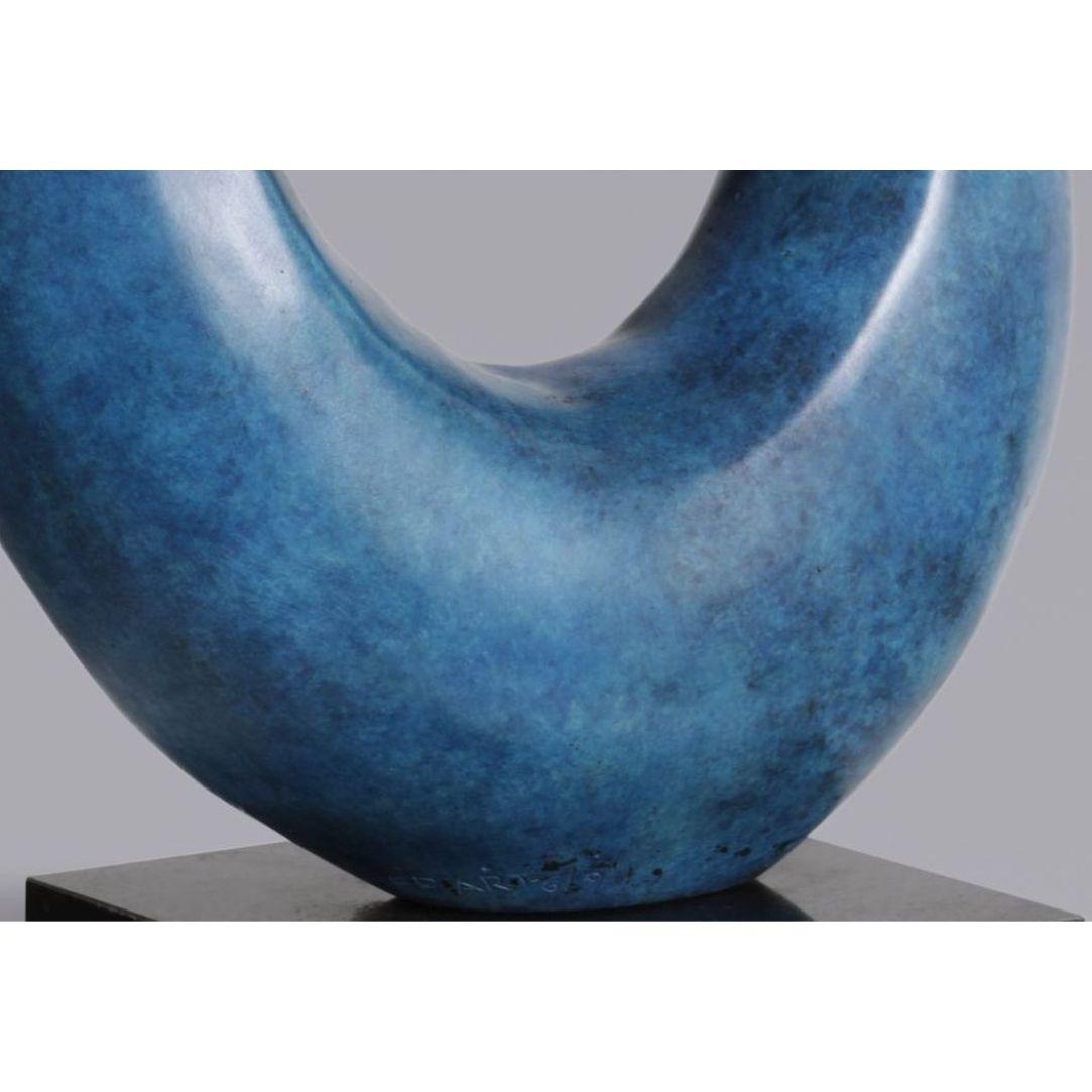 Two Rings- Contemporary Italian Blue Patinated Bronze Abstract Modern Sculpture  en vente 4