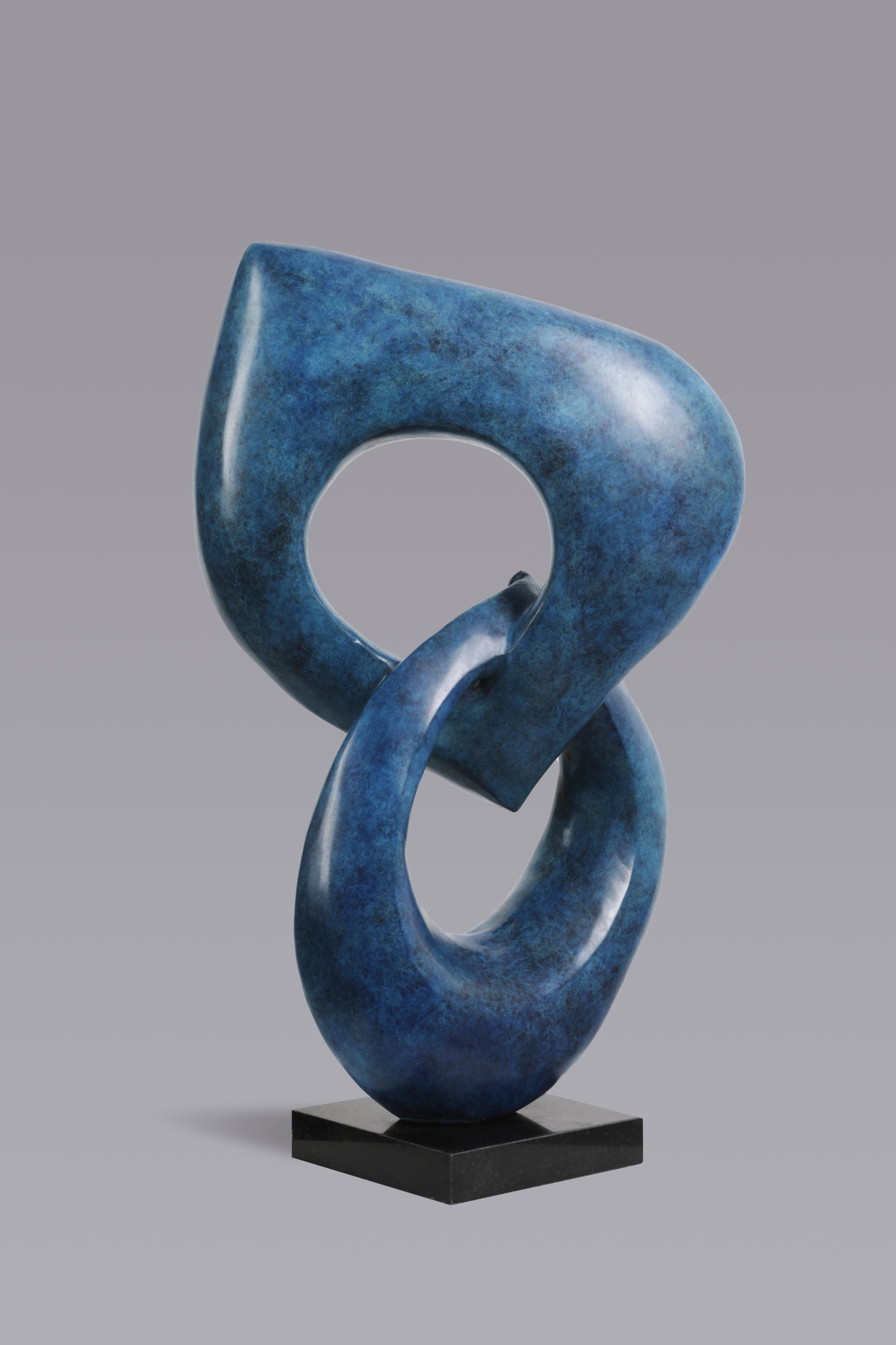 Postmoderne Two Rings- Contemporary Italian Blue Patinated Bronze Abstract Modern Sculpture  en vente
