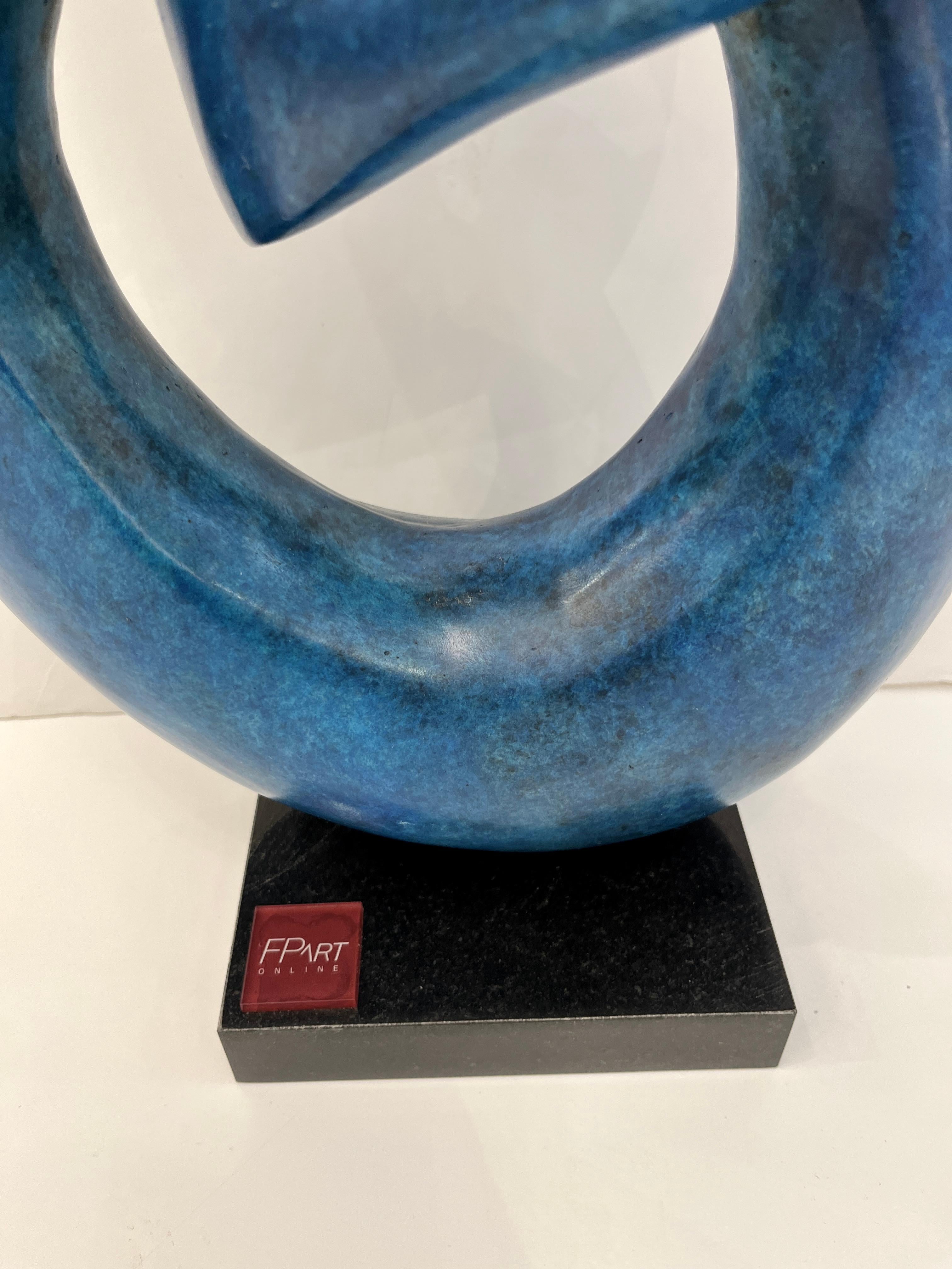 Zwei Ringe - Contemporary Italian Blue Patinated Bronze Abstract Modern Sculpture  (Italienisch) im Angebot