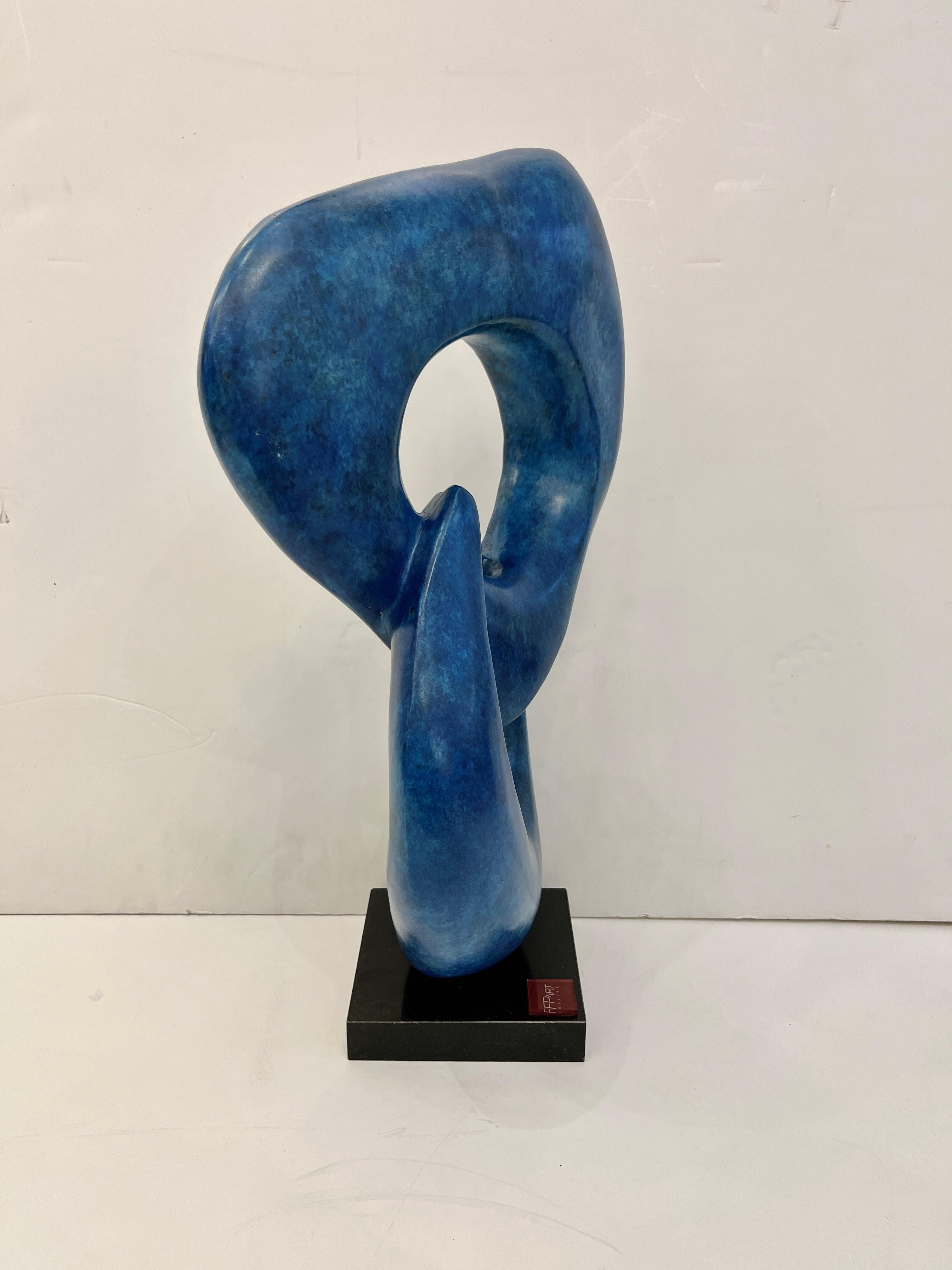 Patiné Two Rings- Contemporary Italian Blue Patinated Bronze Abstract Modern Sculpture  en vente