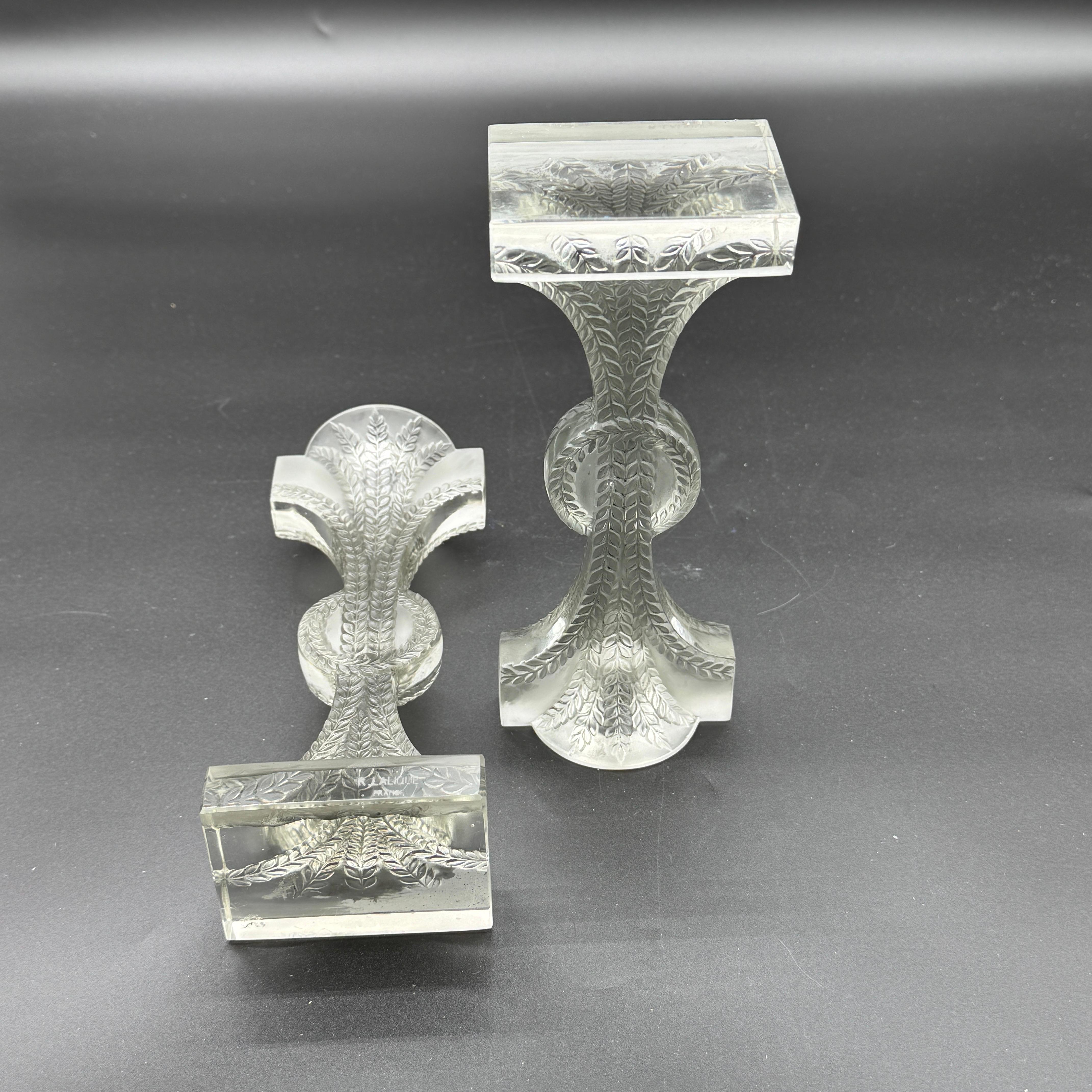 Francese Due candelieri di vetro R.Lalique Rameaux in vendita