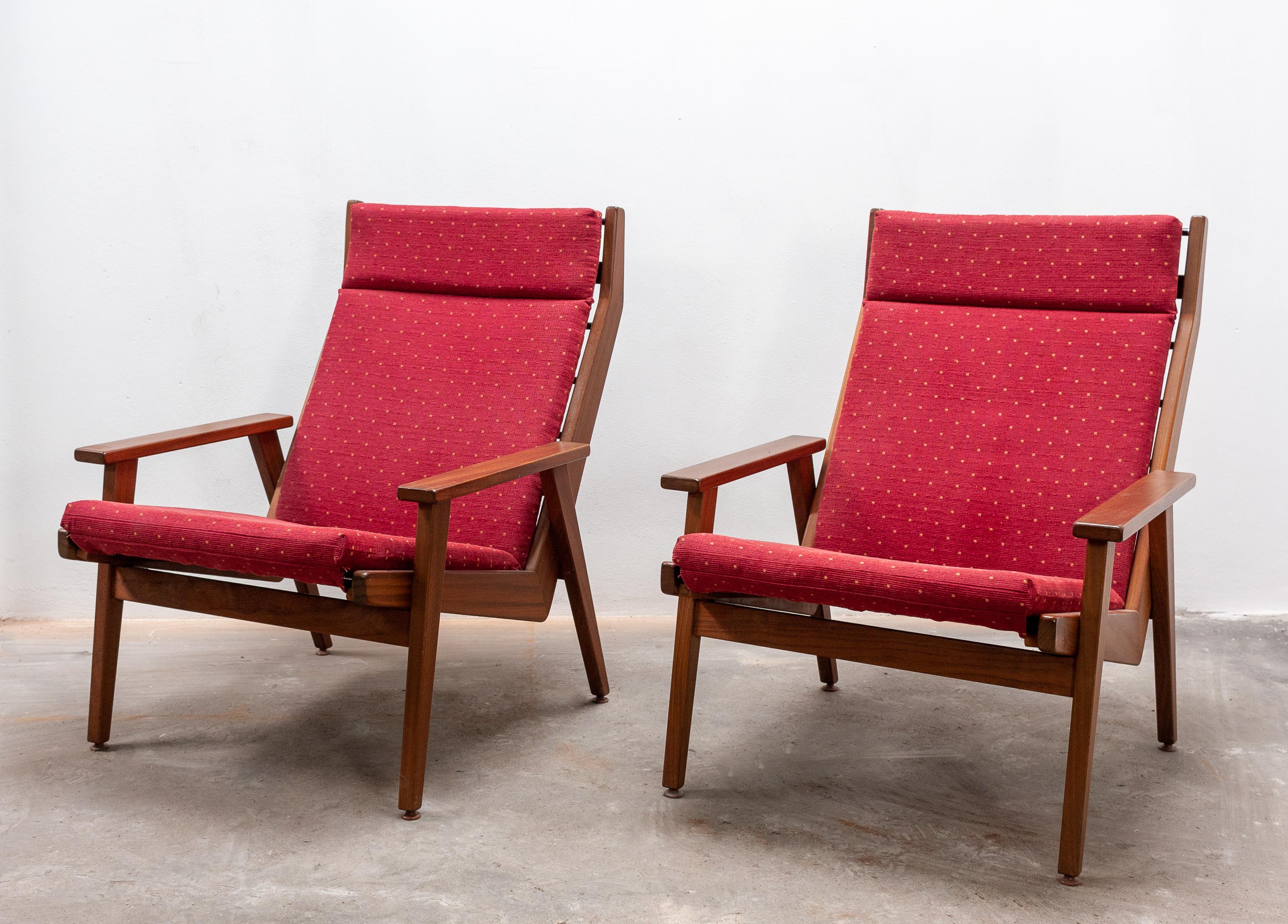 Two lovely Lotus lounge chairs designed by Rob Parry for De Ster Gelderland, the Netherlands in the 1950s
In a very good condition. Teak wood with cherry red fabric upholstery.