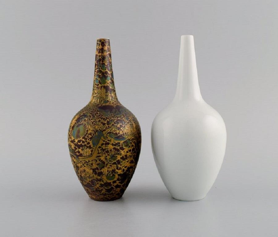 Two Rosenthal porcelain vases. Beautiful marbled gold decoration. 
1980s.
Measures: 18 x 9 cm.
In excellent condition.
Stamped.