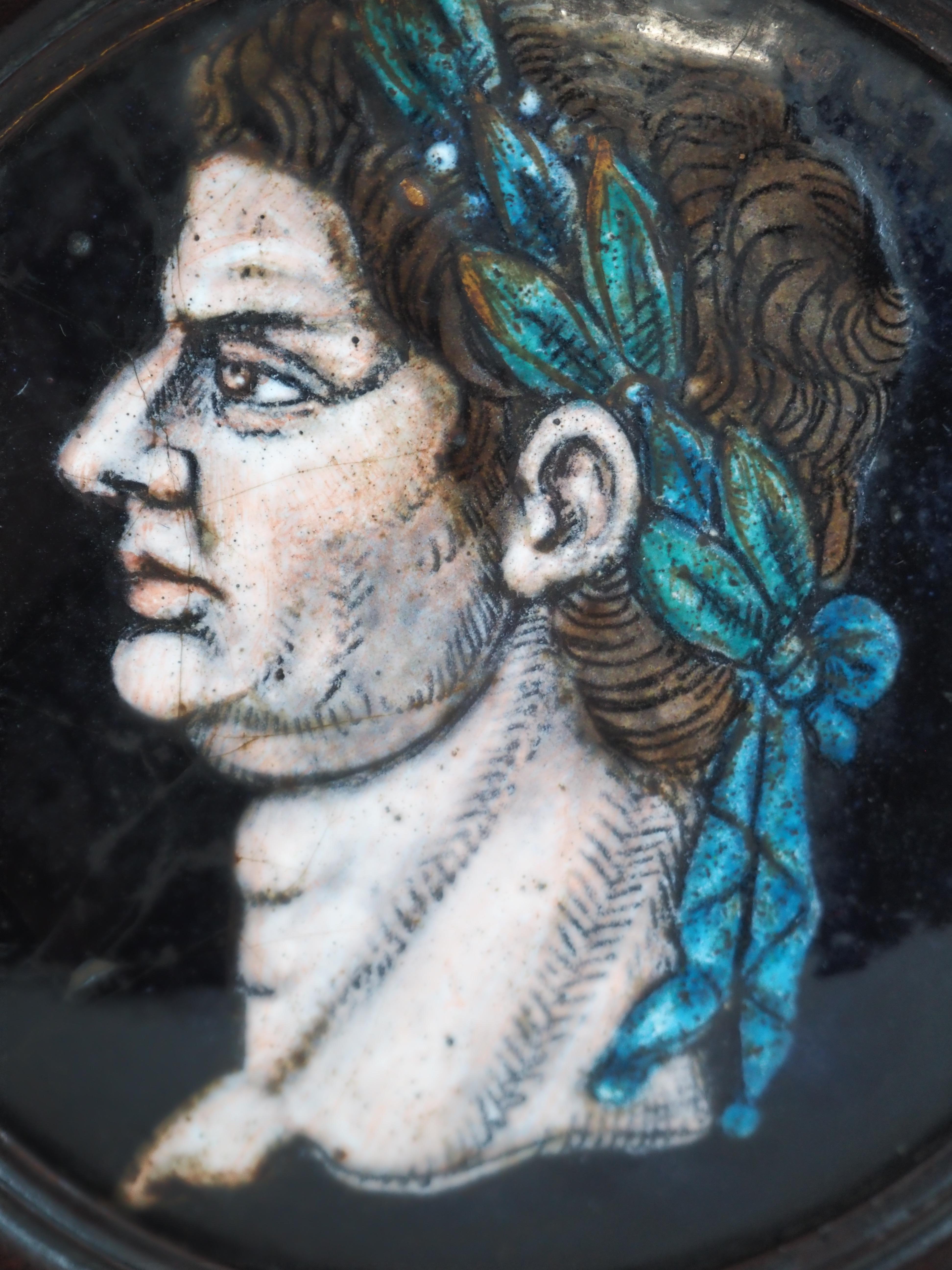 Deux plaques rondes en émail Nero et Caligula, à la manière de Jacques Ier Laudin en vente 4