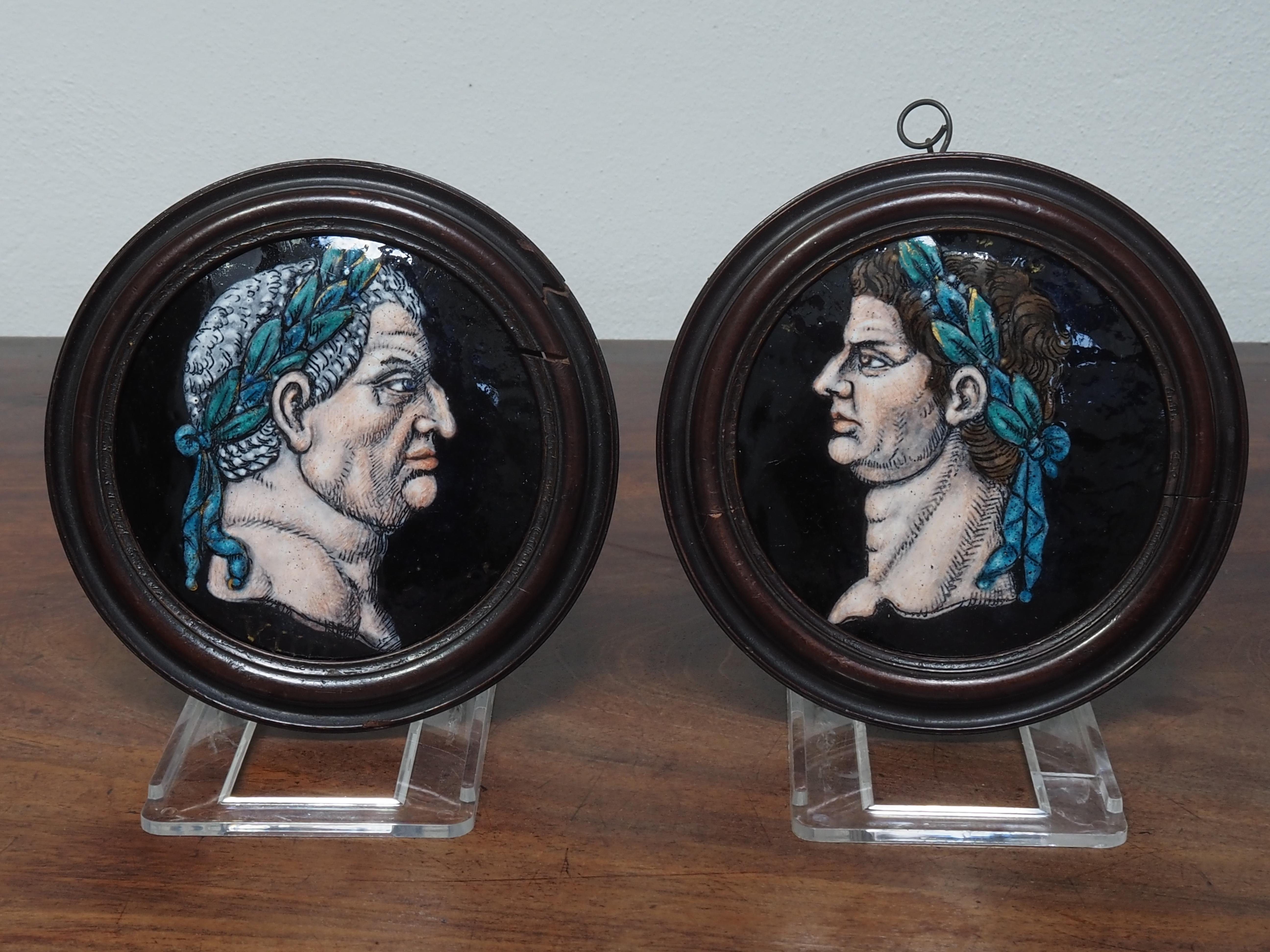 Dos placas redondas de esmalte Nerón y Calígula, a la manera de Jacques I Laudin en venta 8