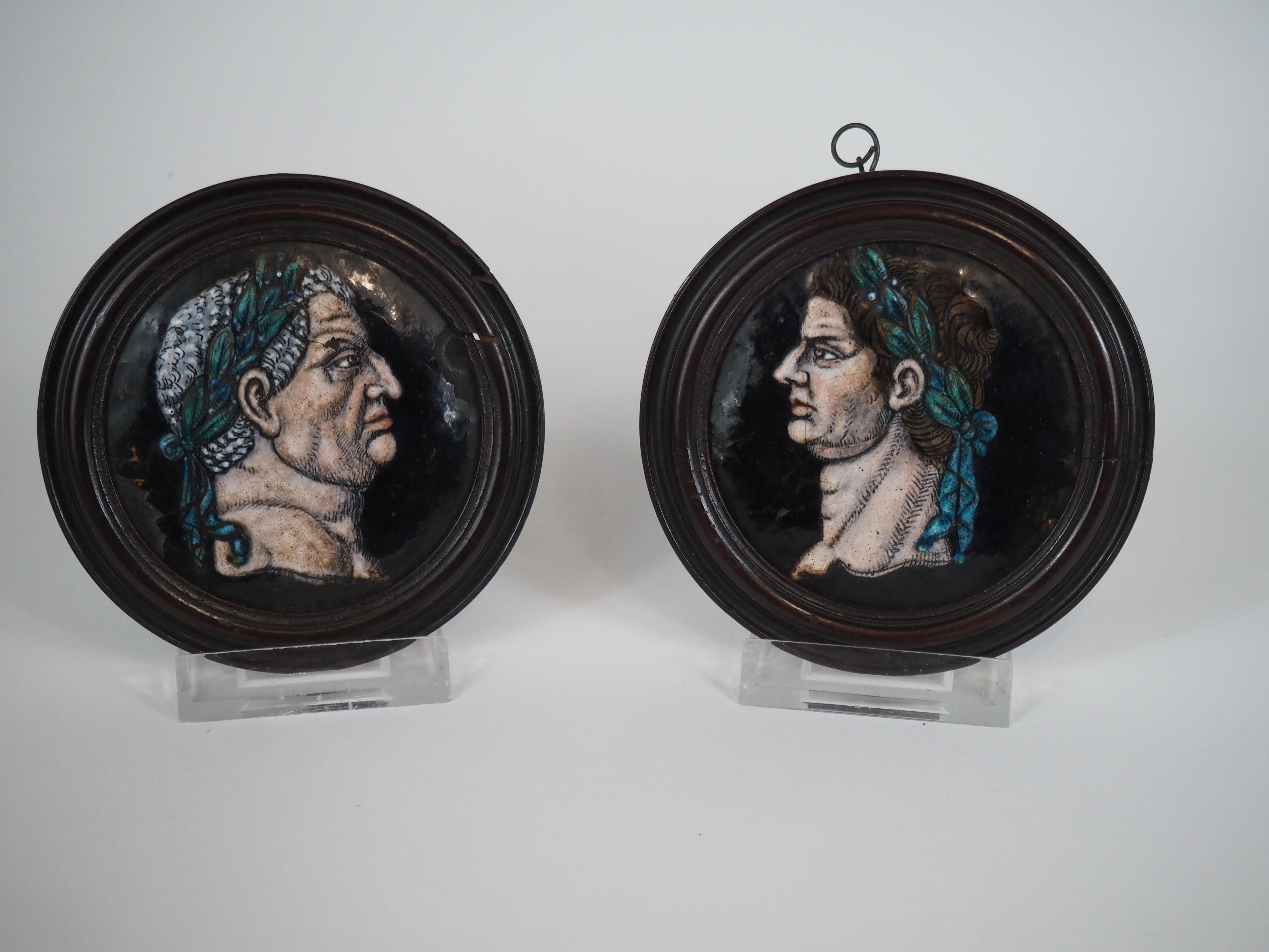 Deux plaques rondes en émail Nero et Caligula, à la manière de Jacques Ier Laudin État moyen - En vente à Gorssel, GE