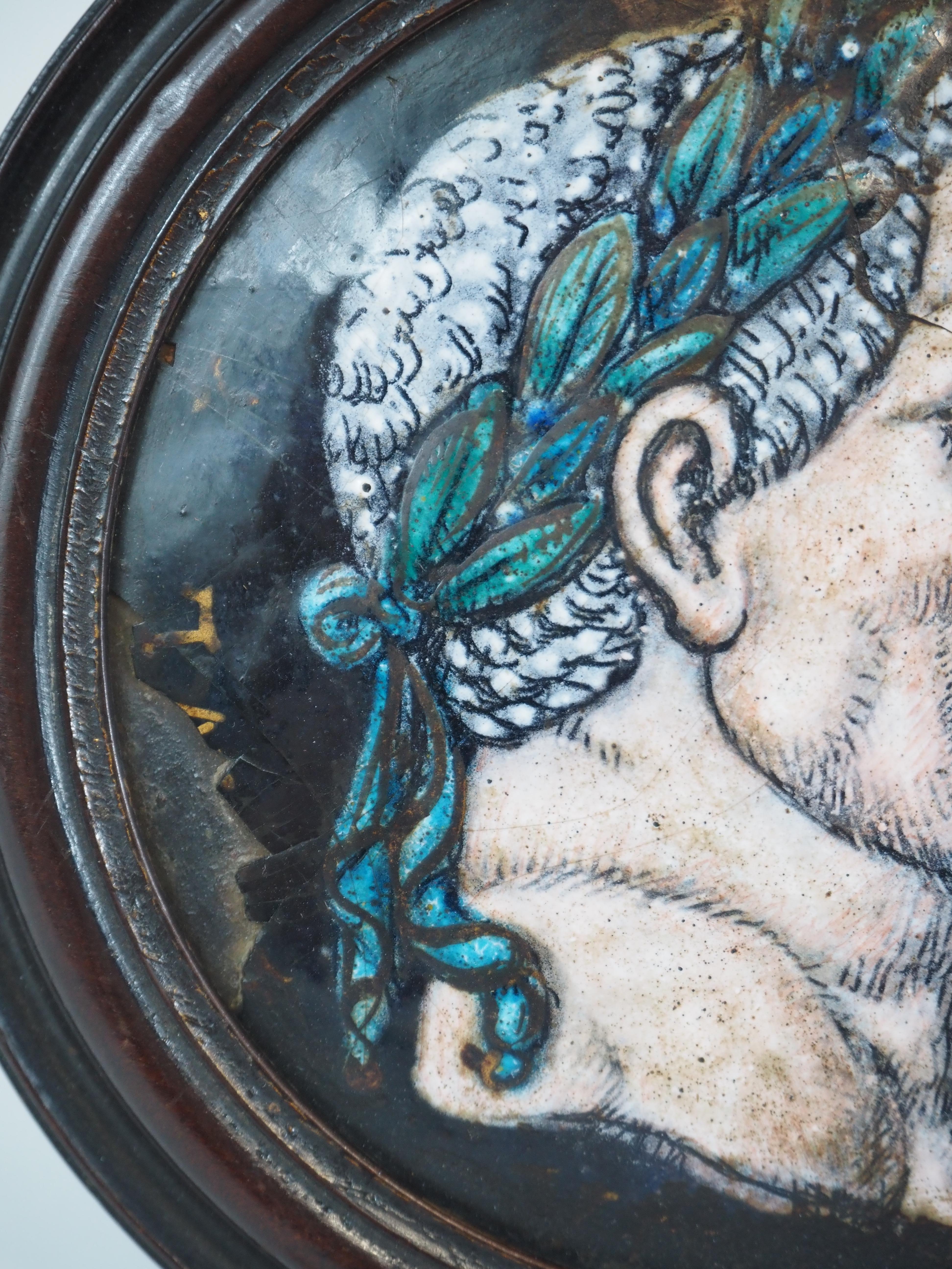 Deux plaques rondes en émail Nero et Caligula, à la manière de Jacques Ier Laudin en vente 2